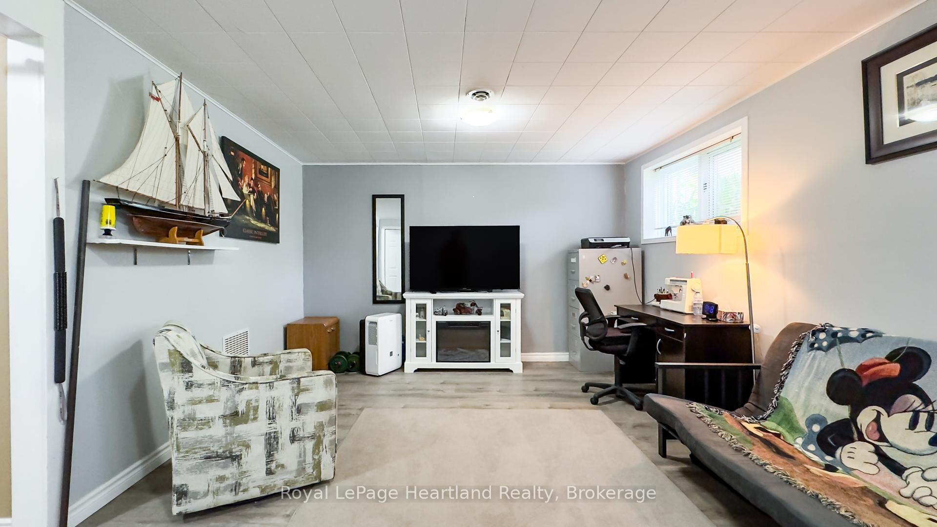 Photo 22 of 205 Blake Street W, Goderich, Goderich (Town) — HOMEH