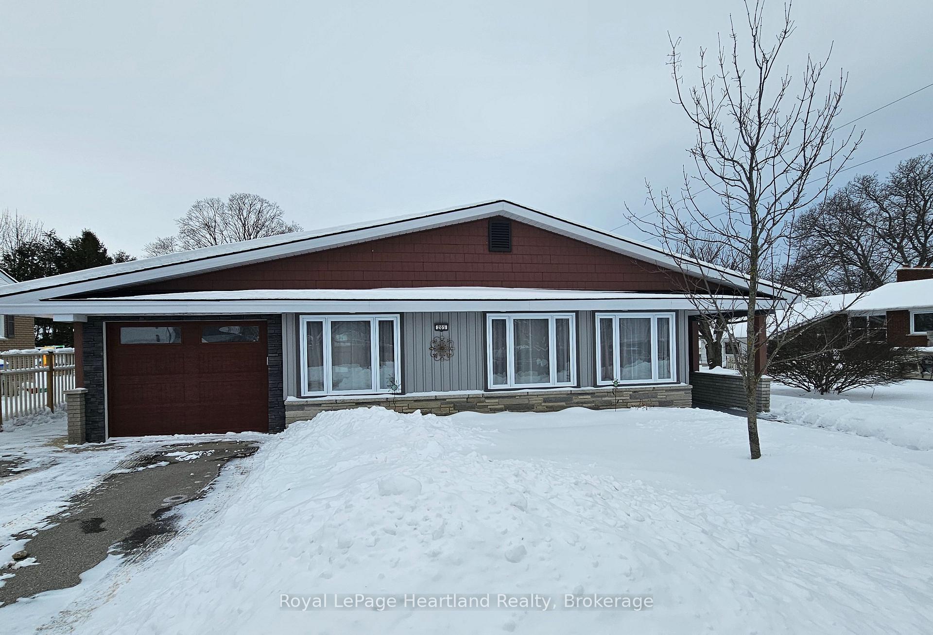 Photo 33 of 205 Blake Street W, Goderich, Goderich (Town) — HOMEH