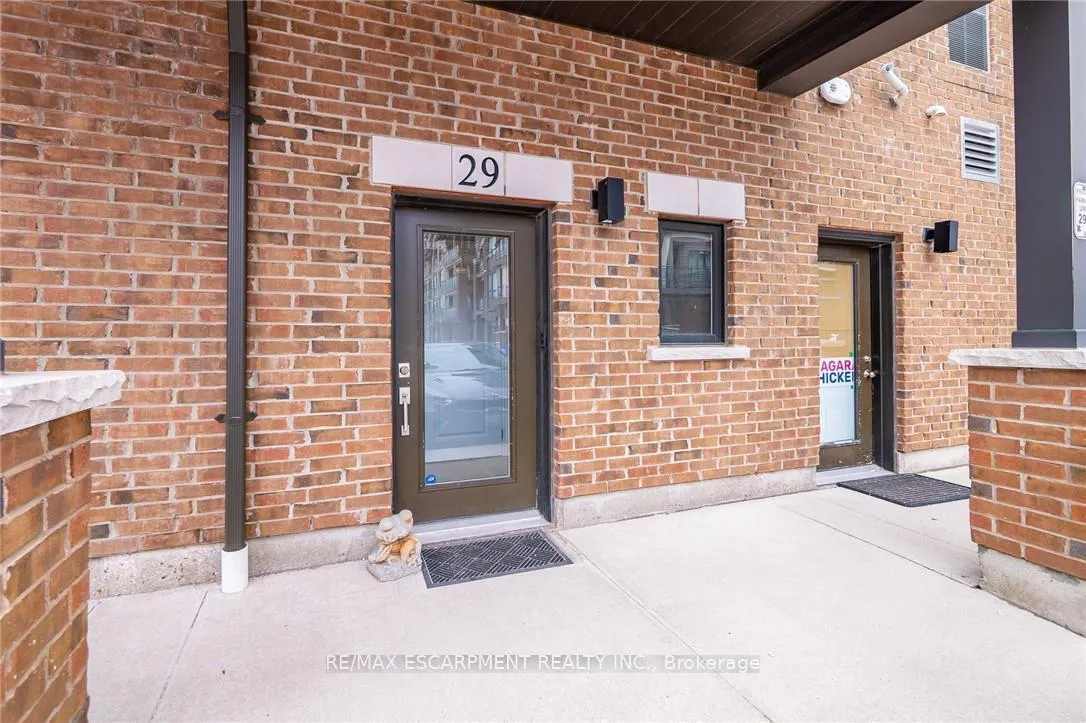 Photo 3 of 29 Esplanade Lane, Grimsby, Grimsby Beach — HOMEH