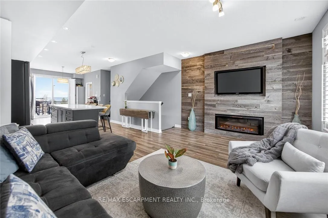 Photo 7 of 29 Esplanade Lane, Grimsby, Grimsby Beach — HOMEH