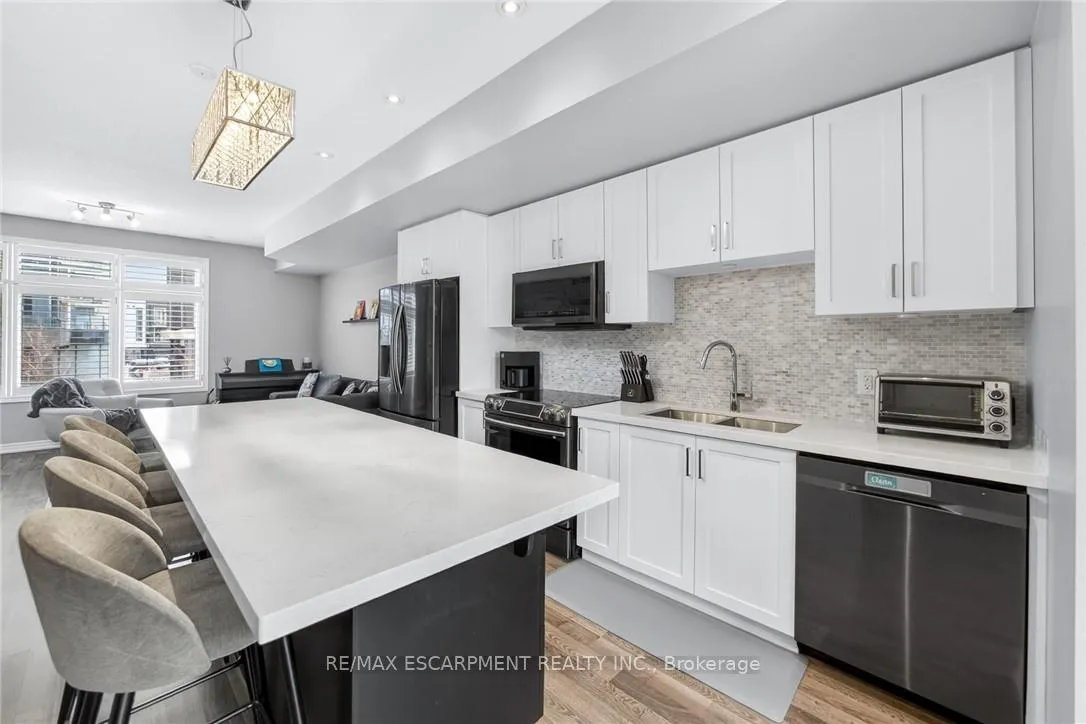 Photo 10 of 29 Esplanade Lane, Grimsby, Grimsby Beach — HOMEH