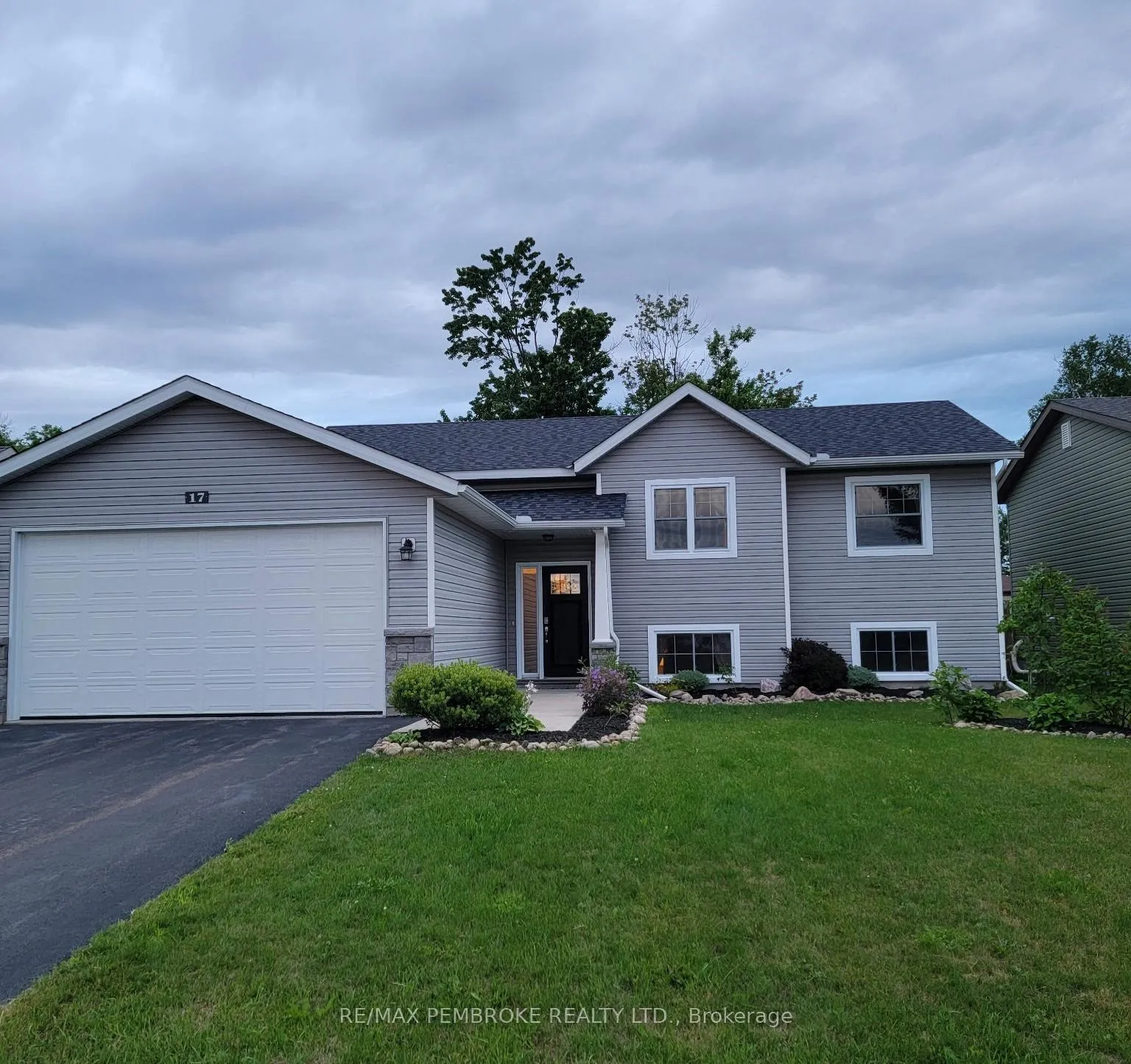 Photo 1 of 17 Dustin Drive, Petawawa — HOMEH