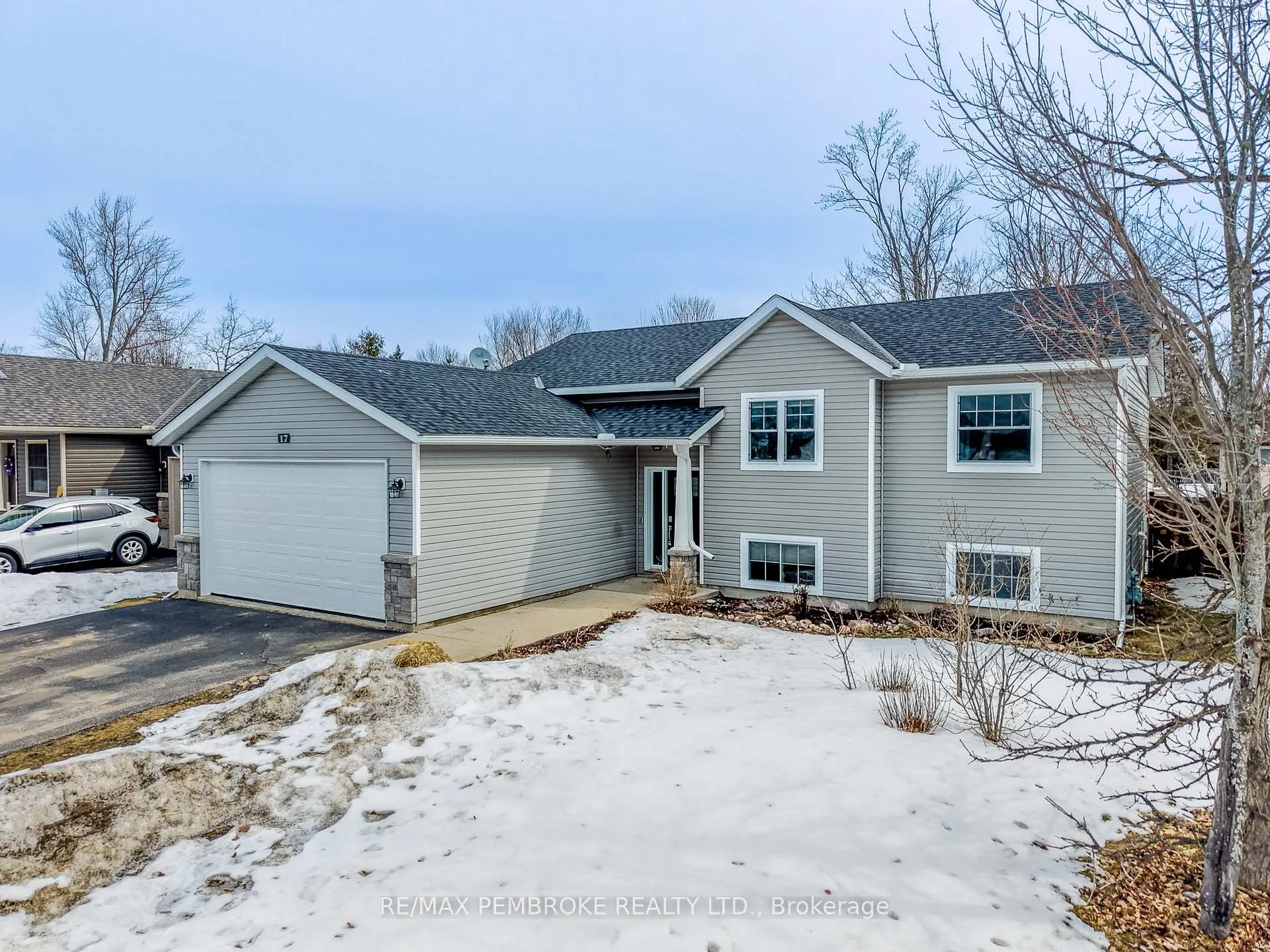Photo 2 of 17 Dustin Drive, Petawawa — HOMEH