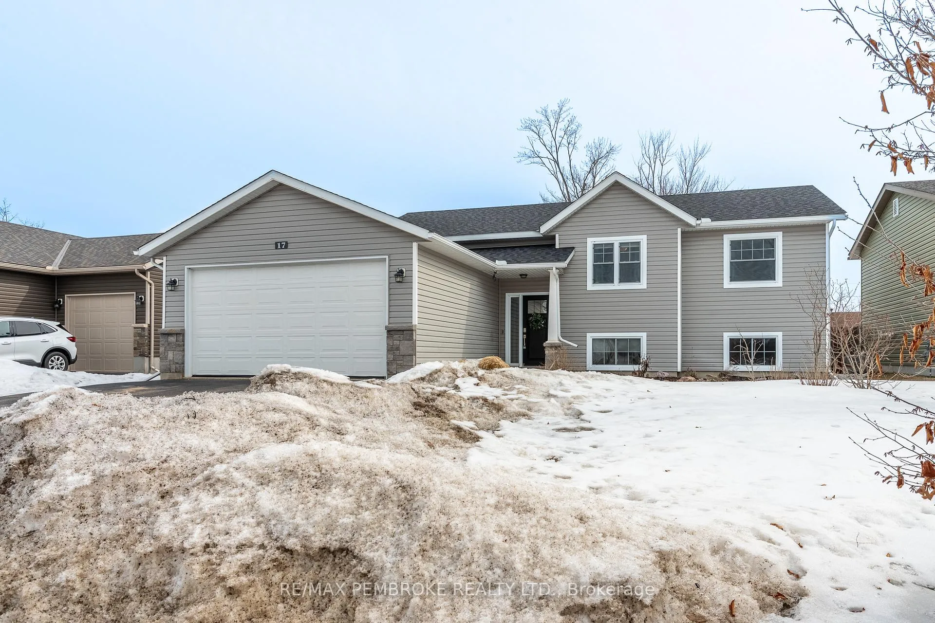 Photo 3 of 17 Dustin Drive, Petawawa — HOMEH