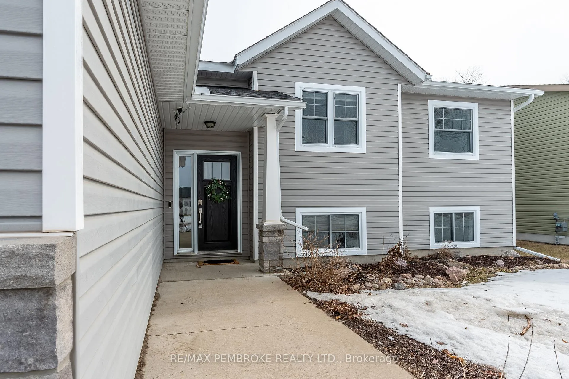 Photo 4 of 17 Dustin Drive, Petawawa — HOMEH