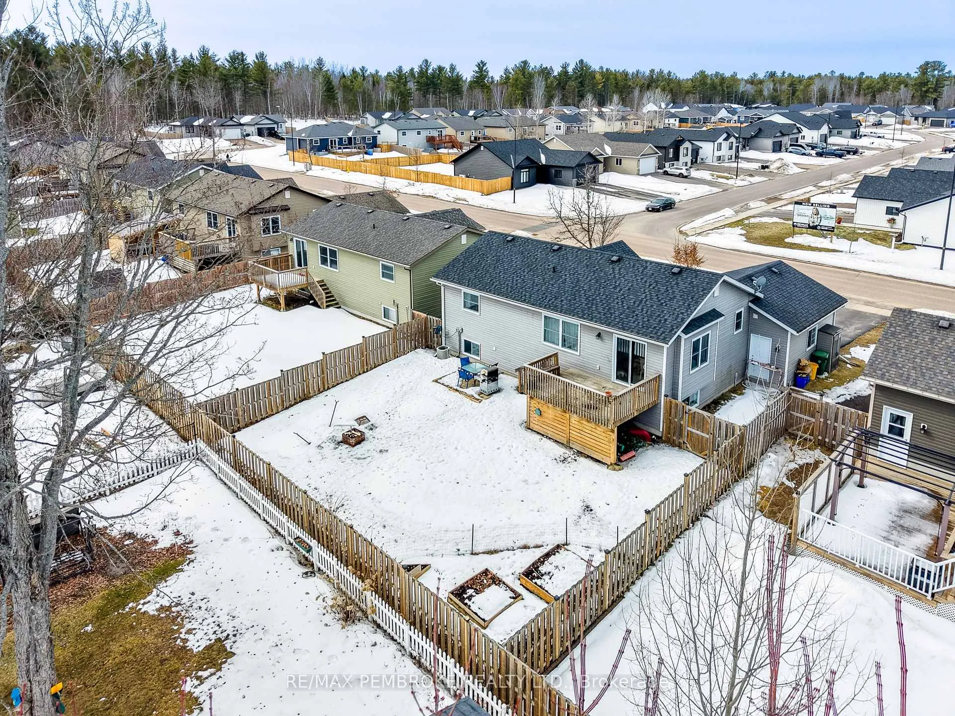 Photo 43 of 17 Dustin Drive, Petawawa — HOMEH