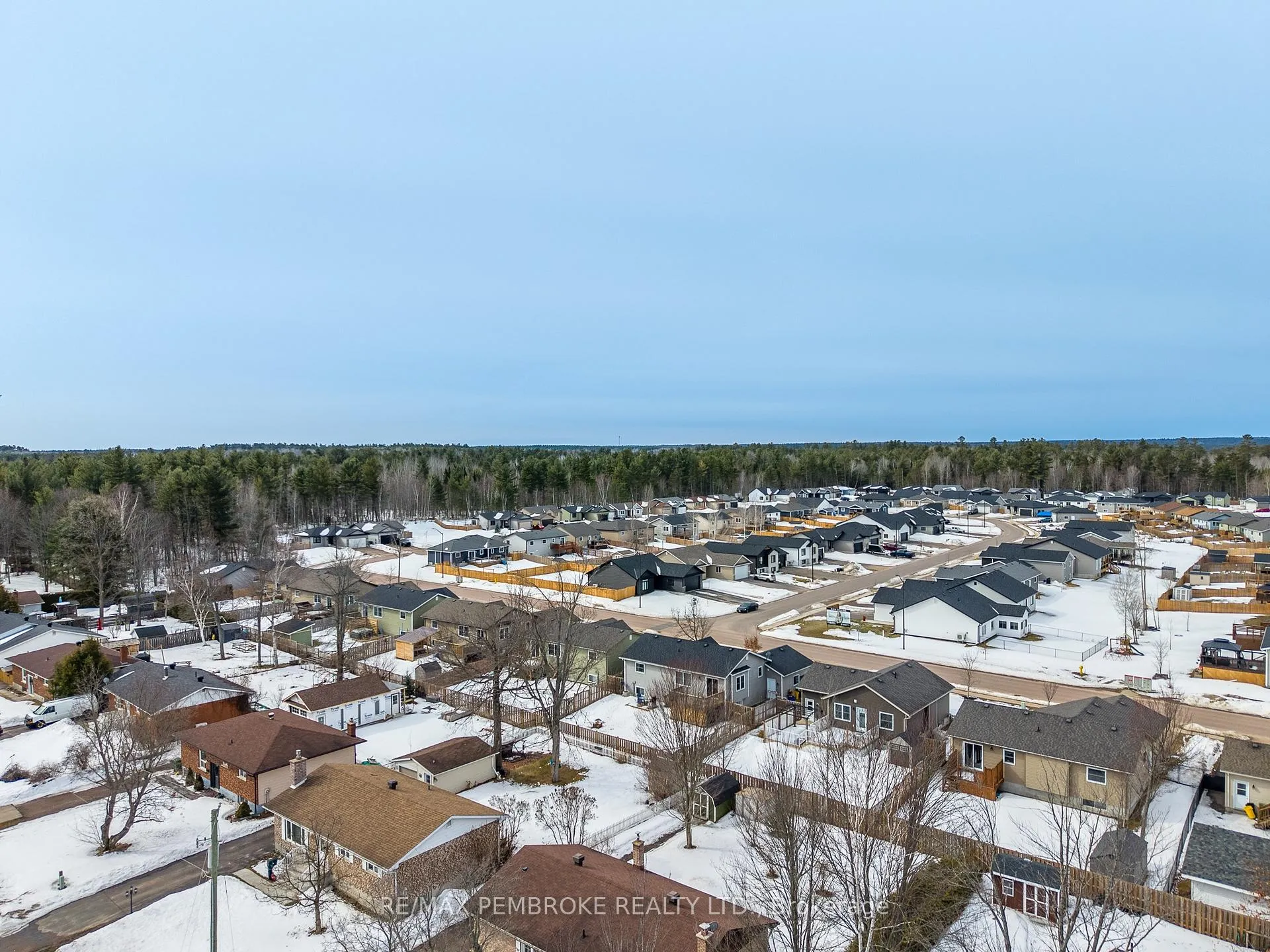 Photo 44 of 17 Dustin Drive, Petawawa — HOMEH