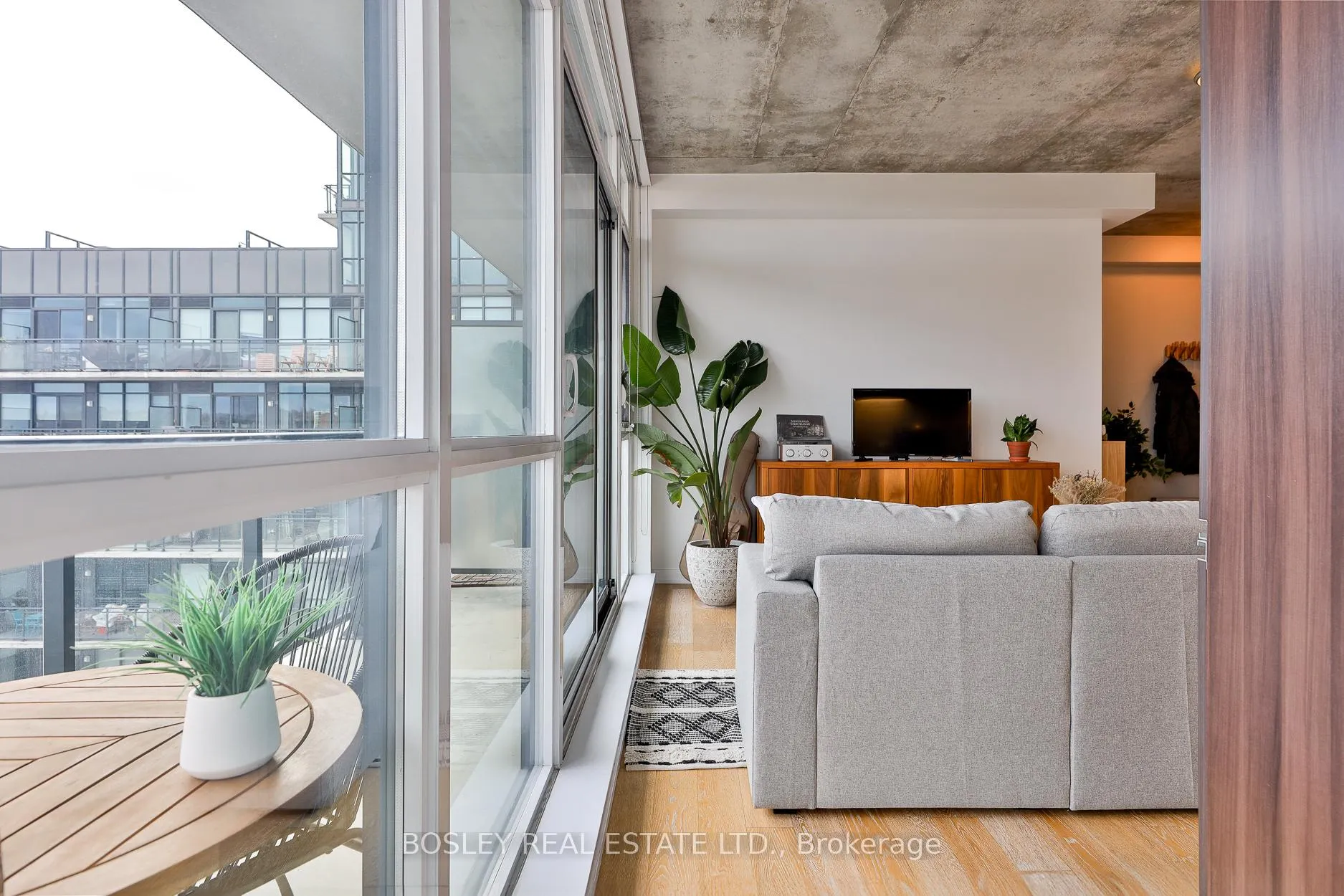 Photo 10 of Unit 925, 1190 Dundas Street E, Toronto, South Riverdale — HOMEH