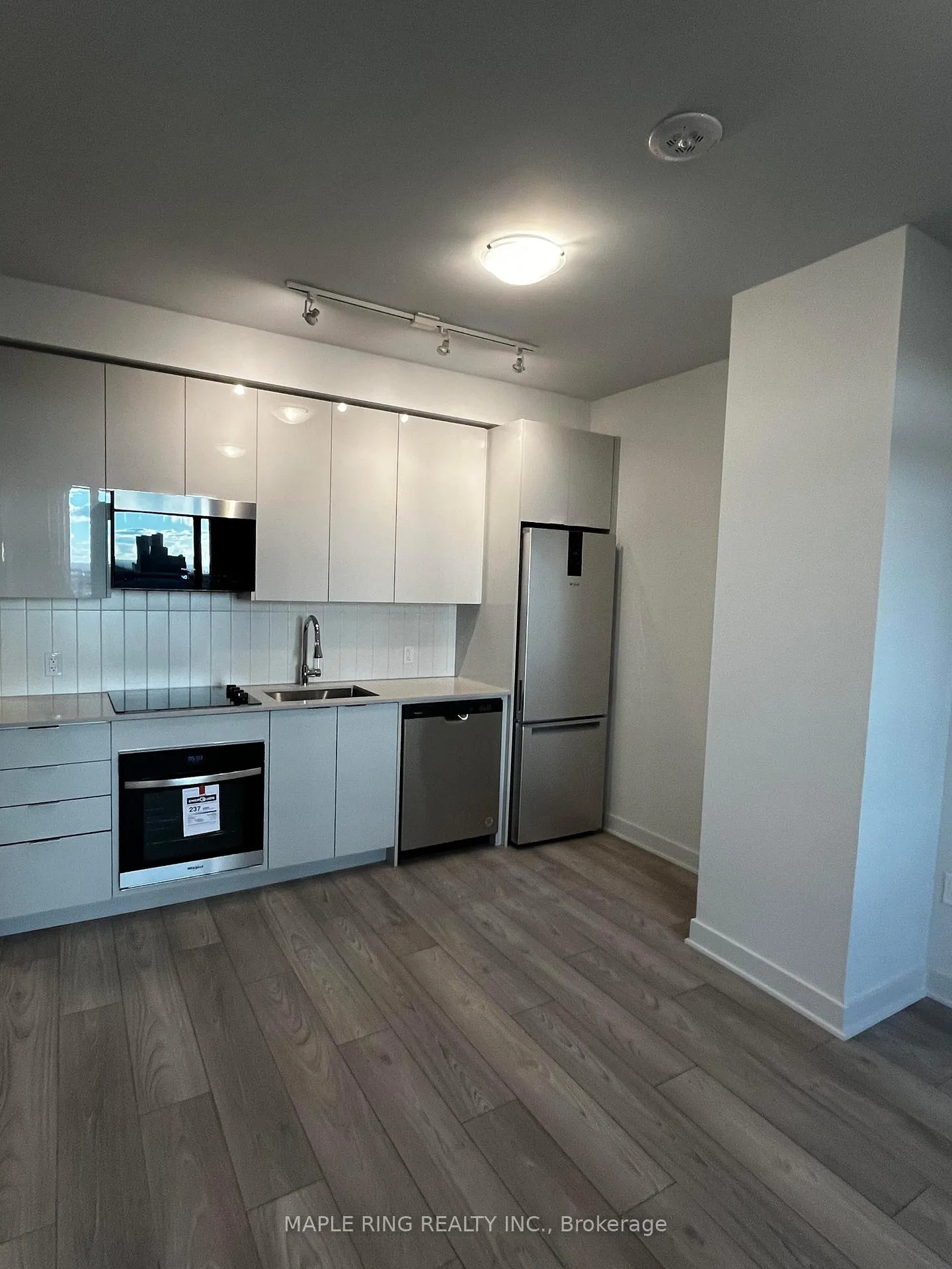 Photo 4 of Unit 612, 2920 Hwy 7, Vaughan, Vaughan Corporate Centre — HOMEH