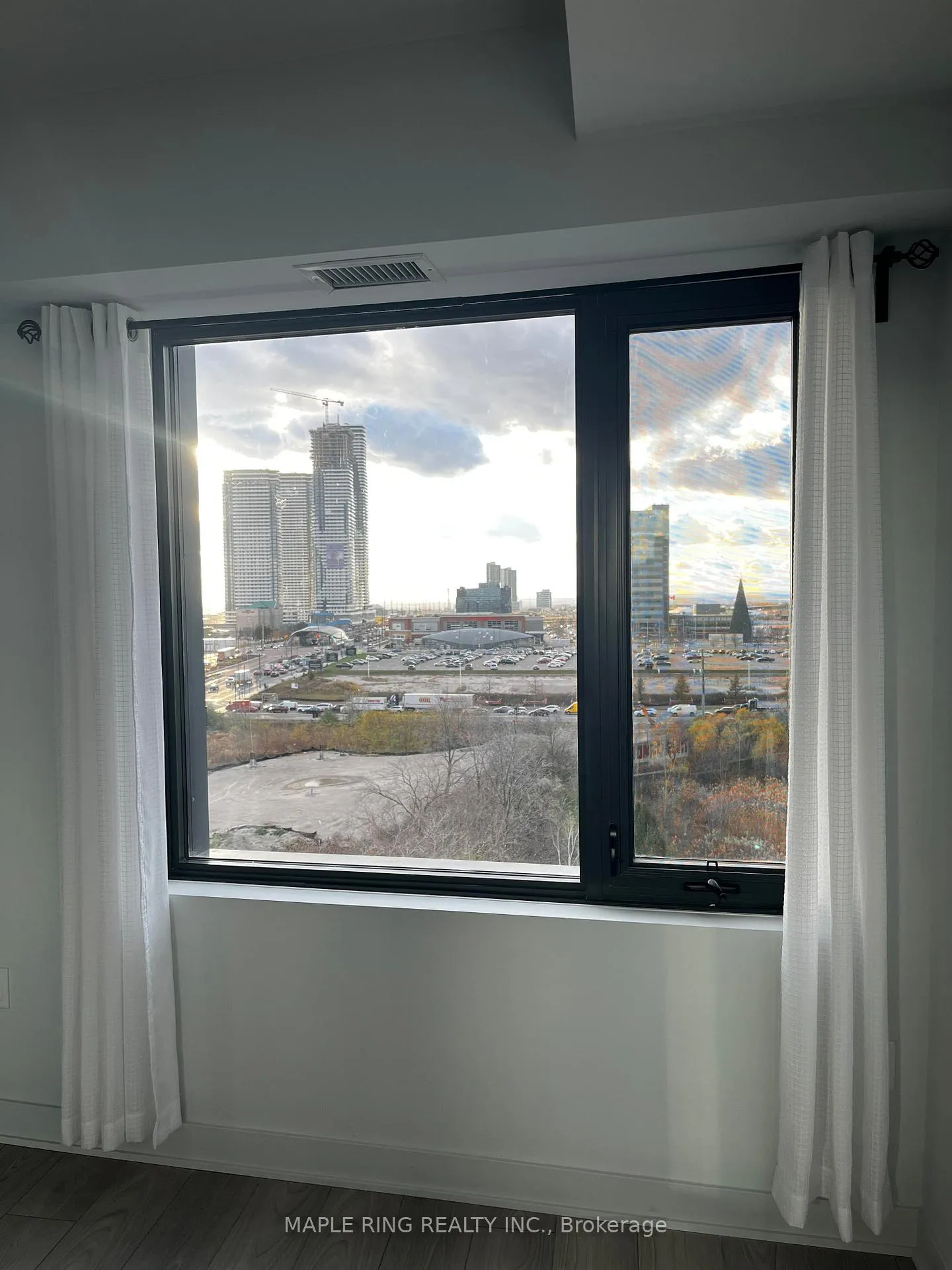 Photo 8 of Unit 612, 2920 Hwy 7, Vaughan, Vaughan Corporate Centre — HOMEH