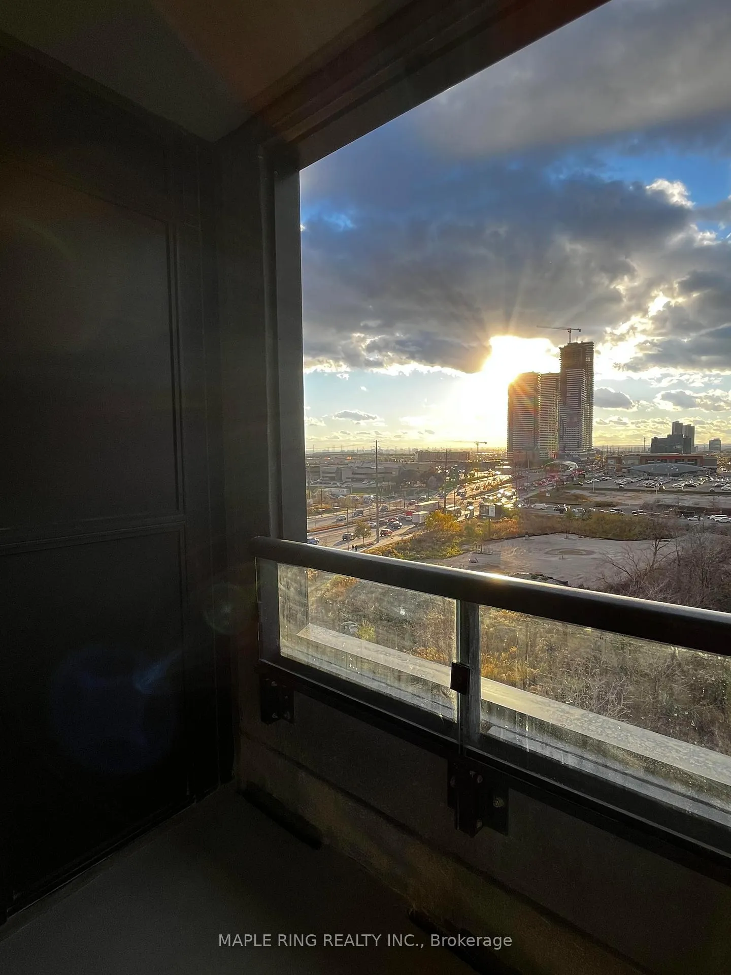 Photo 10 of Unit 612, 2920 Hwy 7, Vaughan, Vaughan Corporate Centre — HOMEH