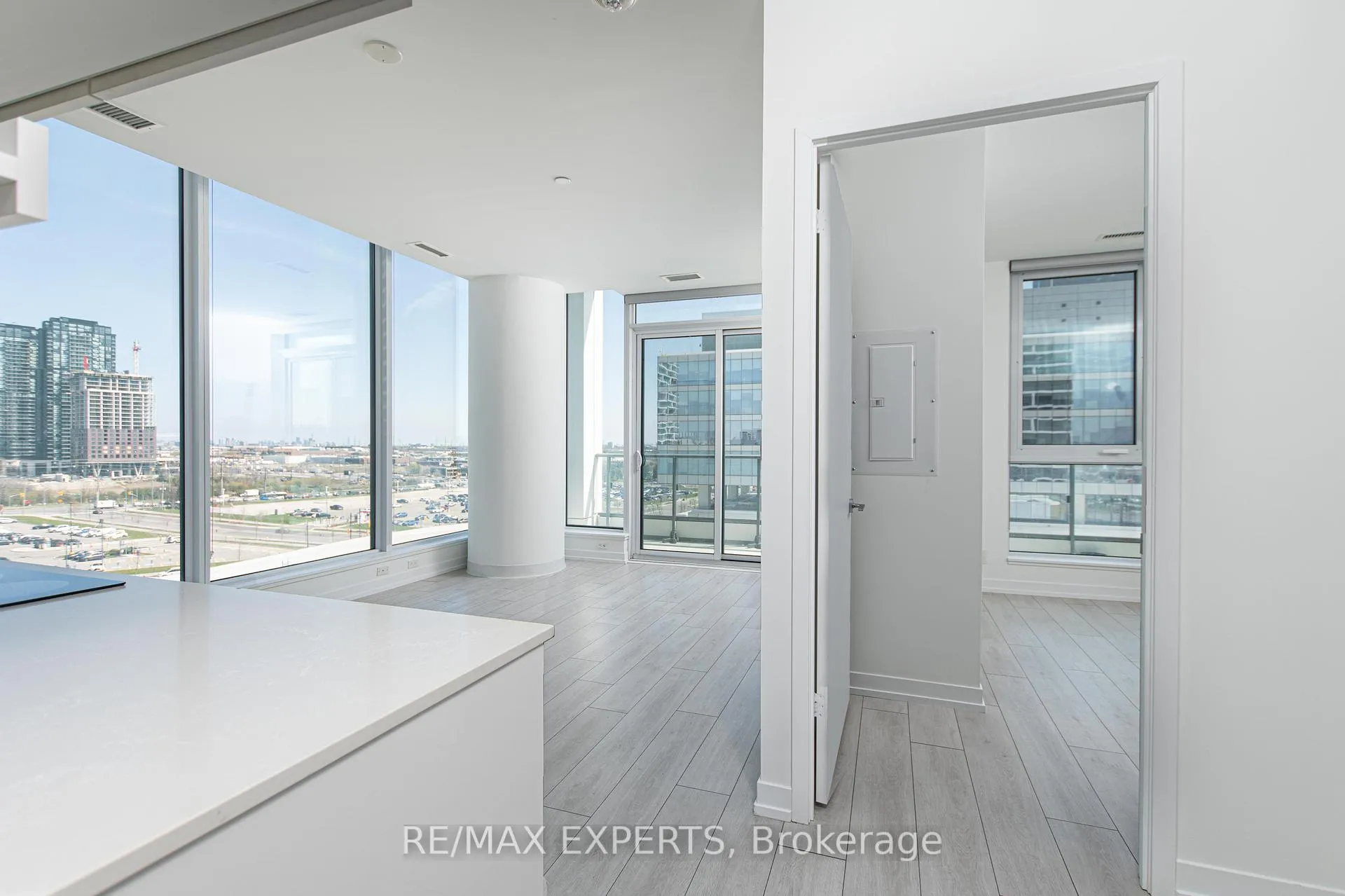 Photo 12 of Unit 901, 5 Buttermill Avenue, Vaughan, Concord — HOMEH