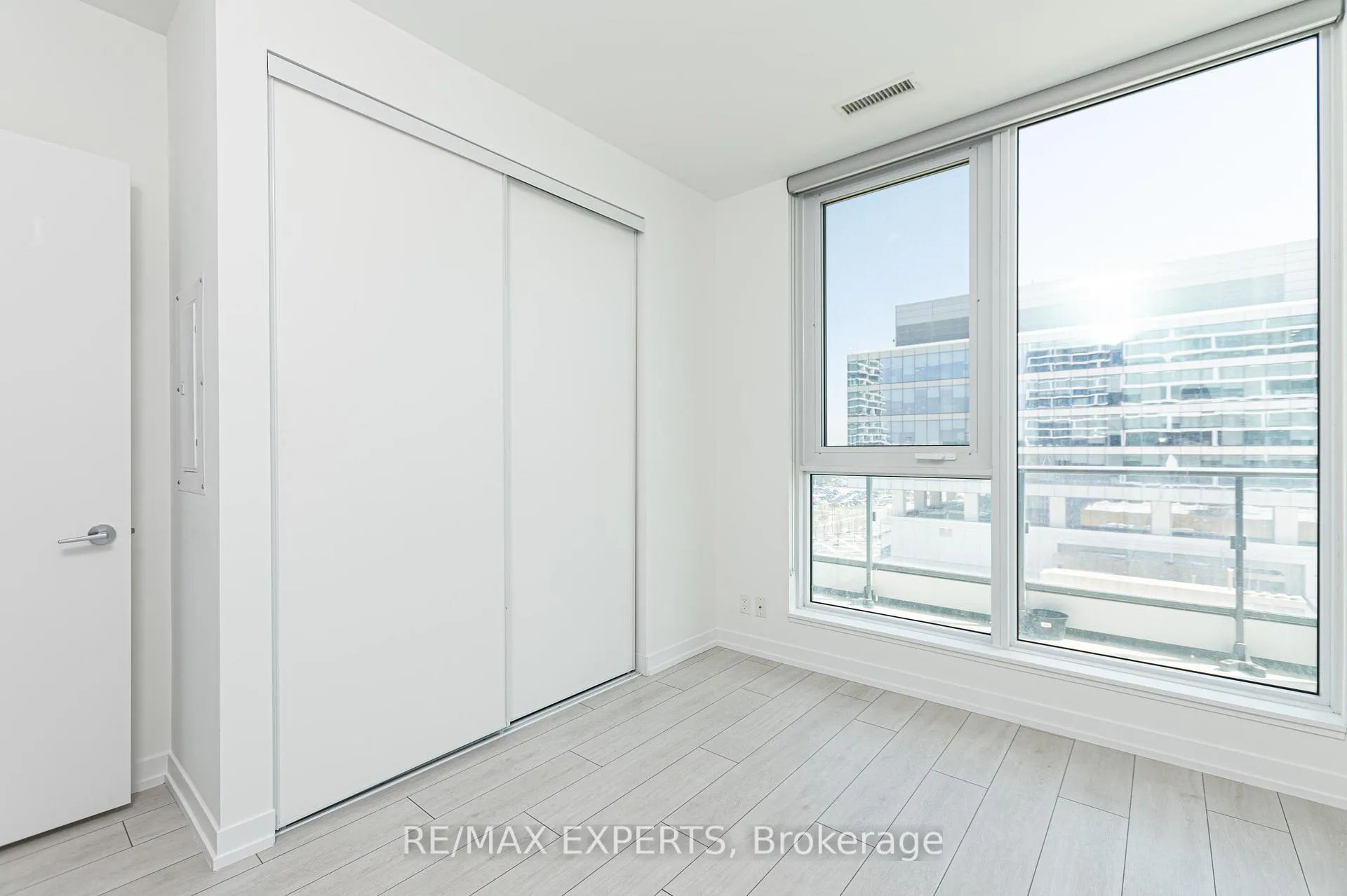 Photo 13 of Unit 901, 5 Buttermill Avenue, Vaughan, Concord — HOMEH
