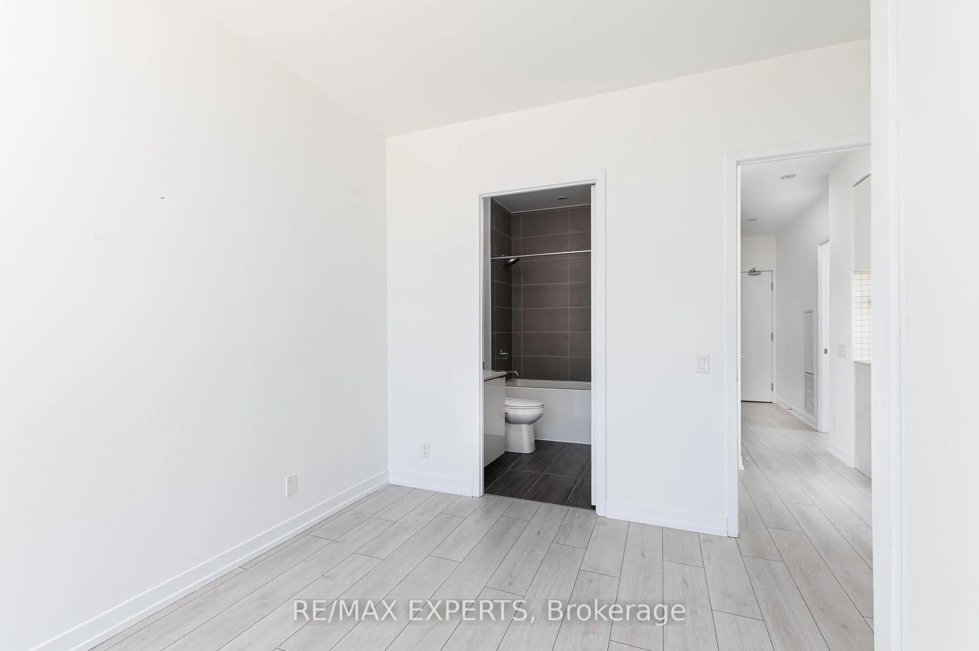 Photo 14 of Unit 901, 5 Buttermill Avenue, Vaughan, Concord — HOMEH