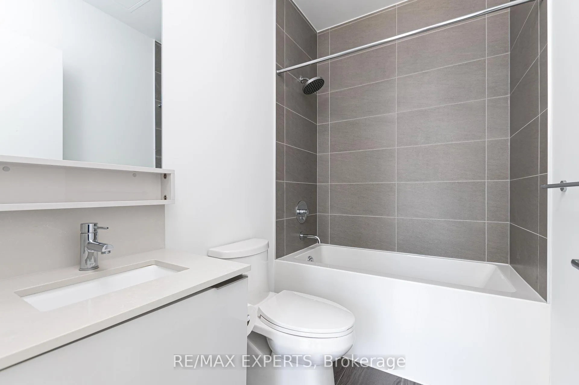 Photo 15 of Unit 901, 5 Buttermill Avenue, Vaughan, Concord — HOMEH