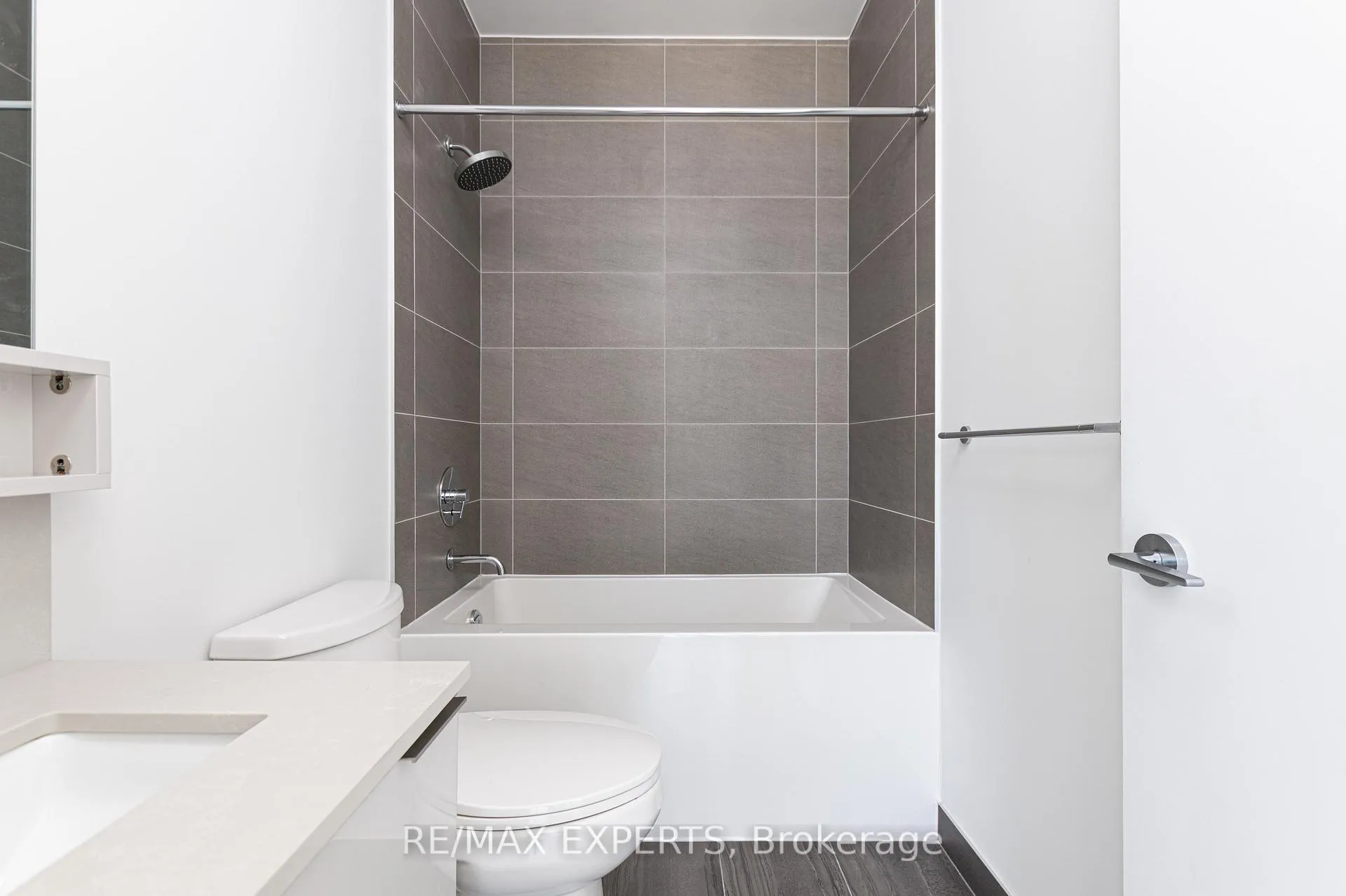 Photo 16 of Unit 901, 5 Buttermill Avenue, Vaughan, Concord — HOMEH