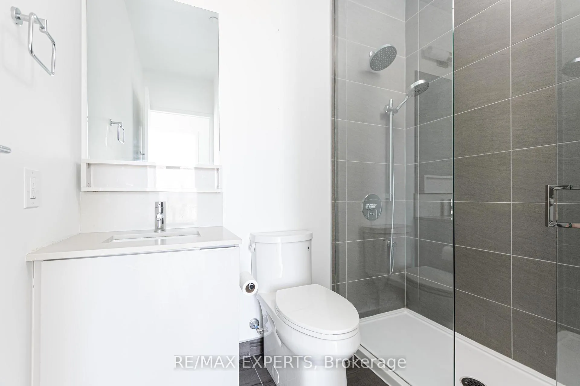 Photo 18 of Unit 901, 5 Buttermill Avenue, Vaughan, Concord — HOMEH