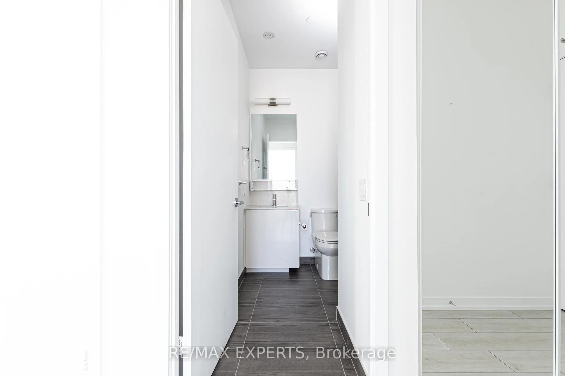 Photo 19 of Unit 901, 5 Buttermill Avenue, Vaughan, Concord — HOMEH