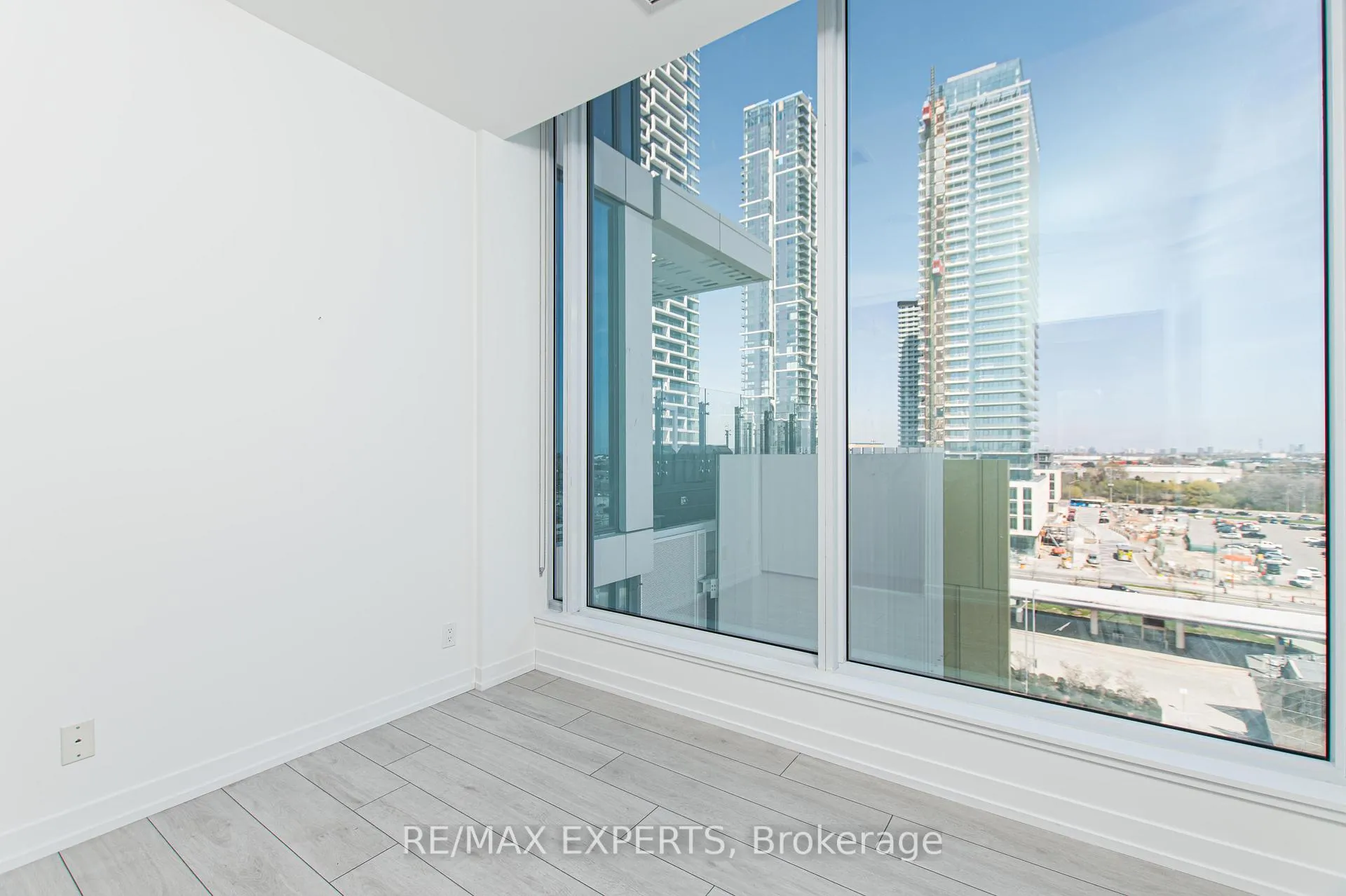 Photo 20 of Unit 901, 5 Buttermill Avenue, Vaughan, Concord — HOMEH