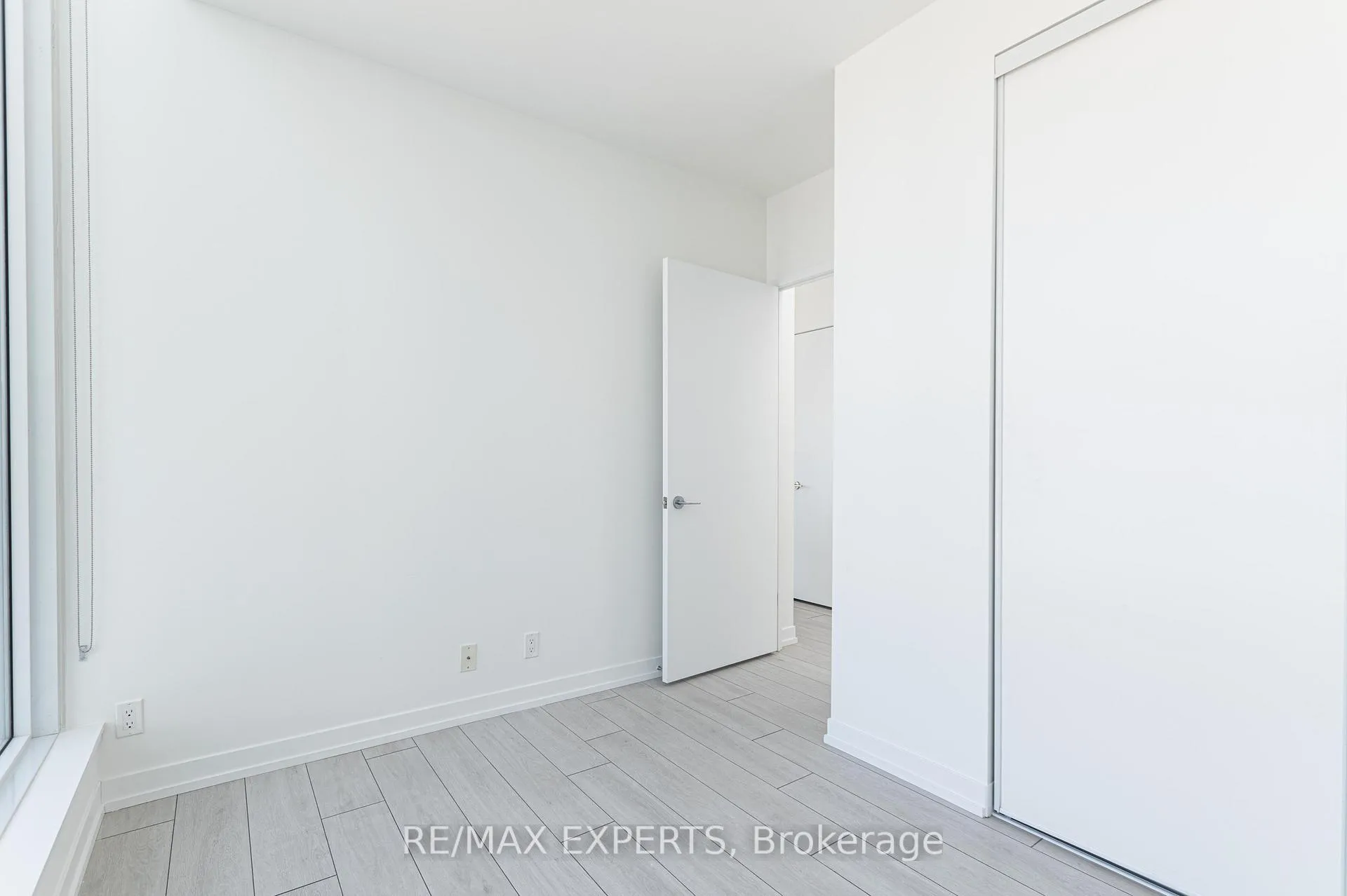 Photo 21 of Unit 901, 5 Buttermill Avenue, Vaughan, Concord — HOMEH