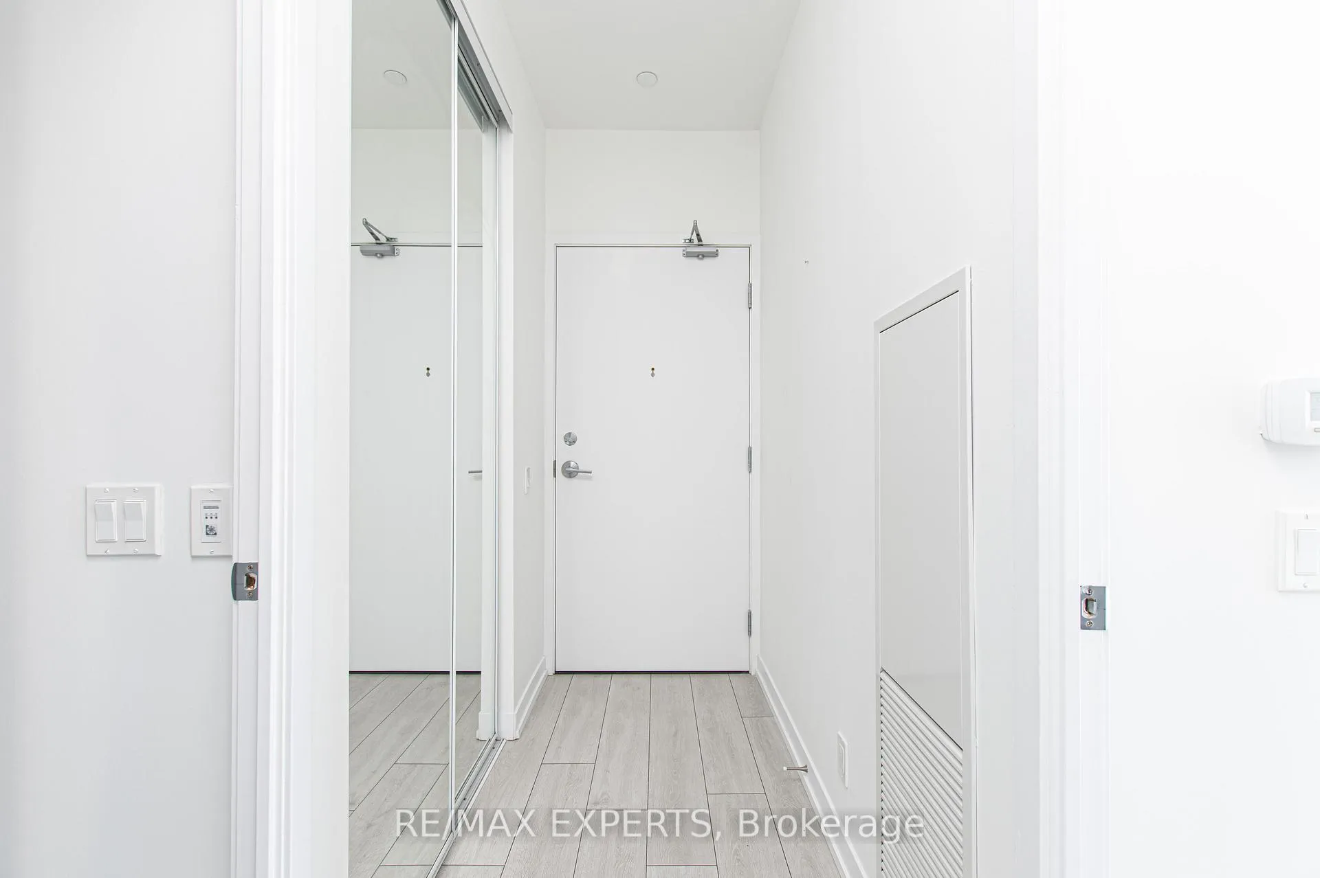 Photo 22 of Unit 901, 5 Buttermill Avenue, Vaughan, Concord — HOMEH
