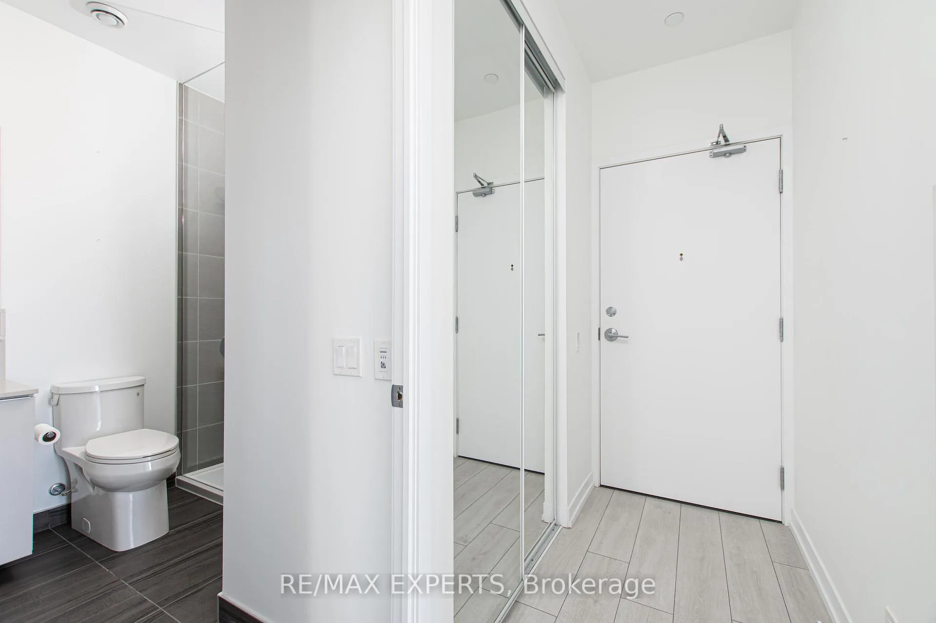 Photo 23 of Unit 901, 5 Buttermill Avenue, Vaughan, Concord — HOMEH