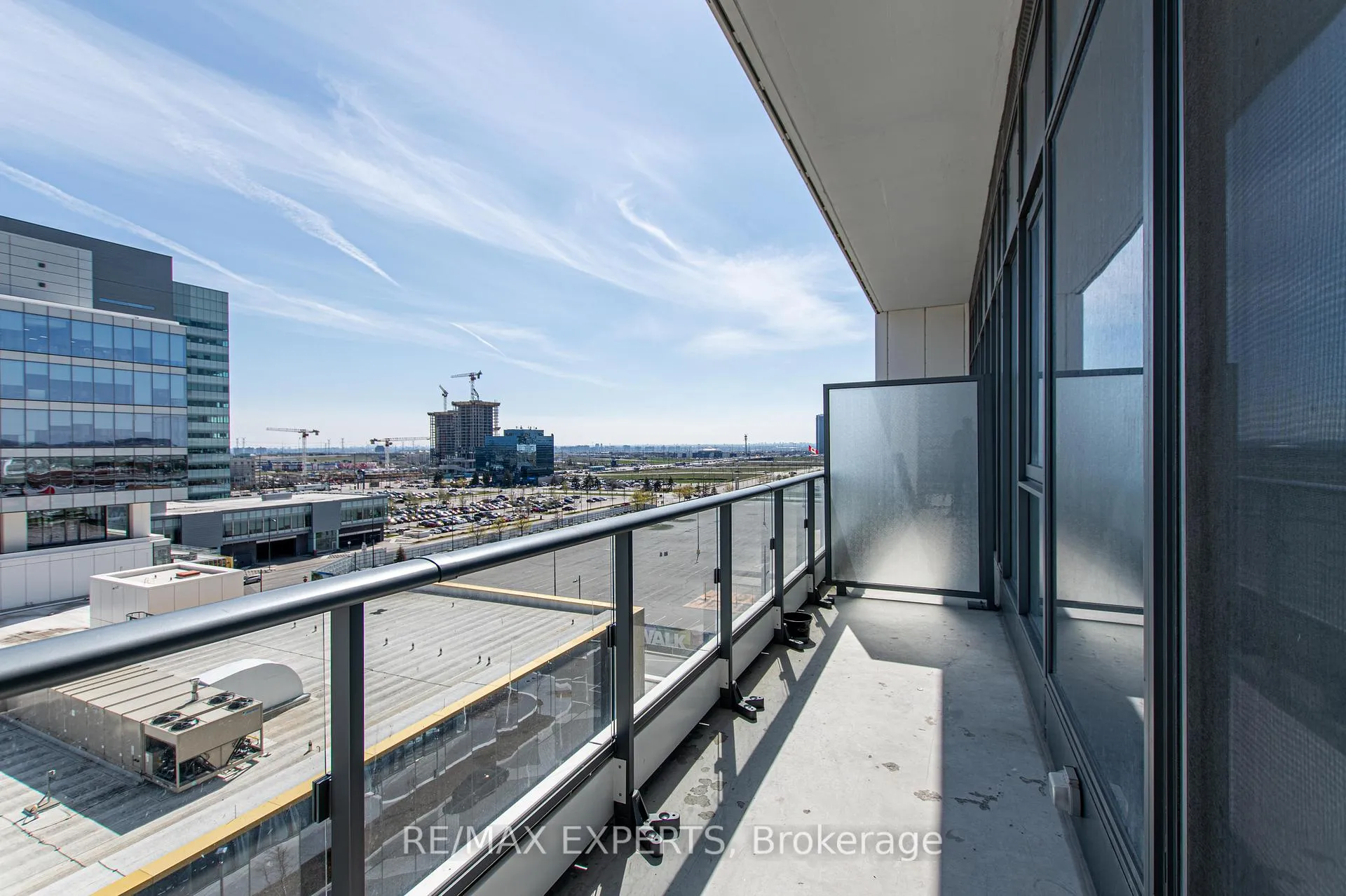 Photo 24 of Unit 901, 5 Buttermill Avenue, Vaughan, Concord — HOMEH
