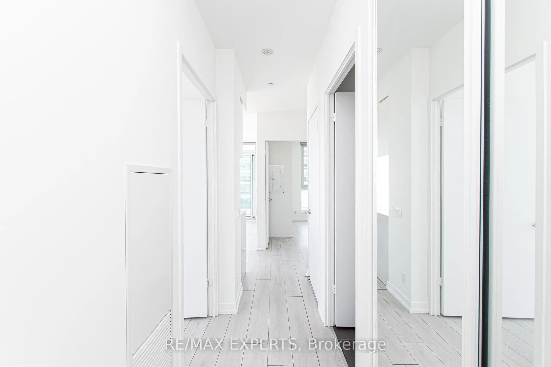 Photo 37 of Unit 901, 5 Buttermill Avenue, Vaughan, Concord — HOMEH
