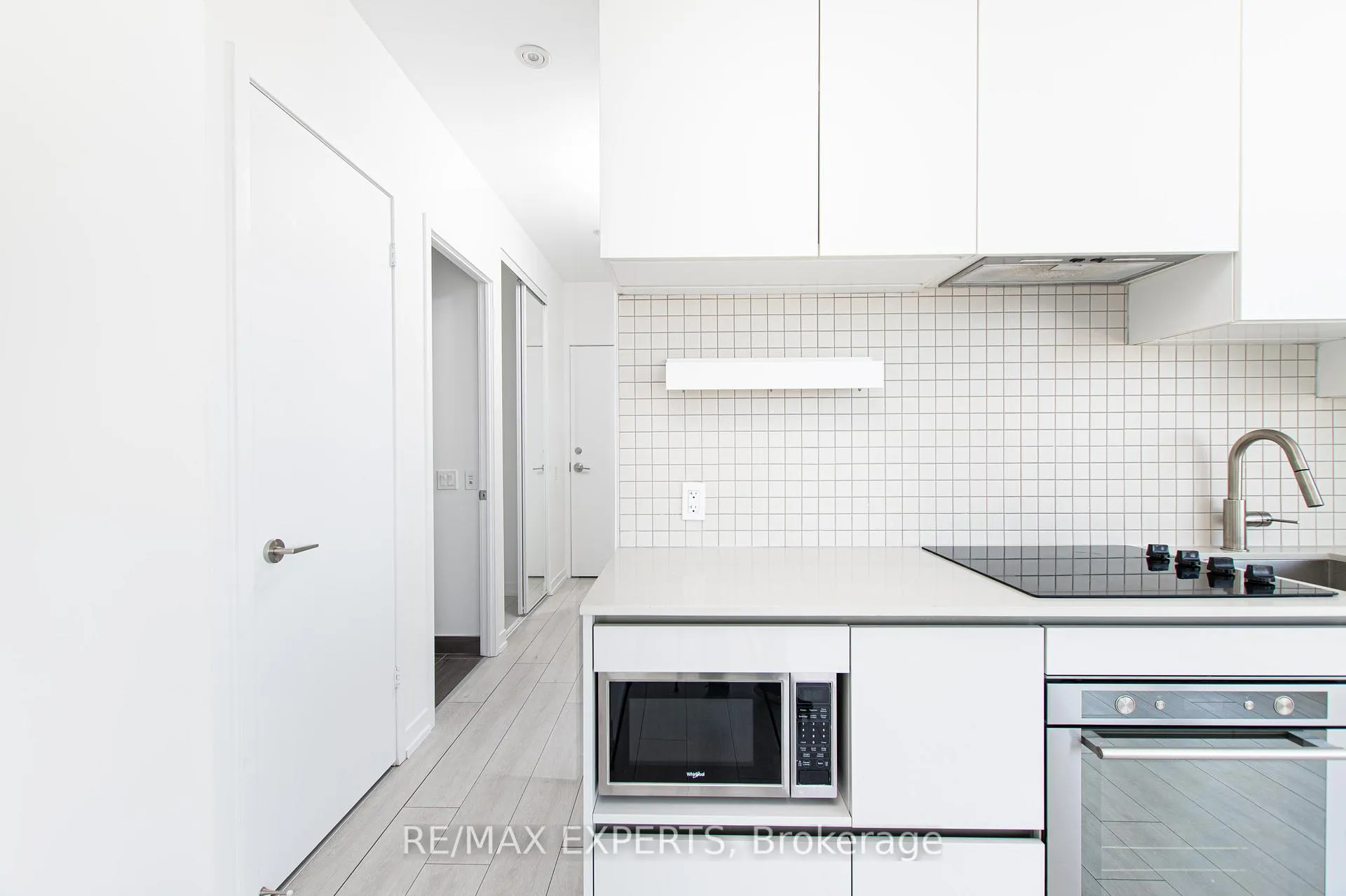 Photo 38 of Unit 901, 5 Buttermill Avenue, Vaughan, Concord — HOMEH