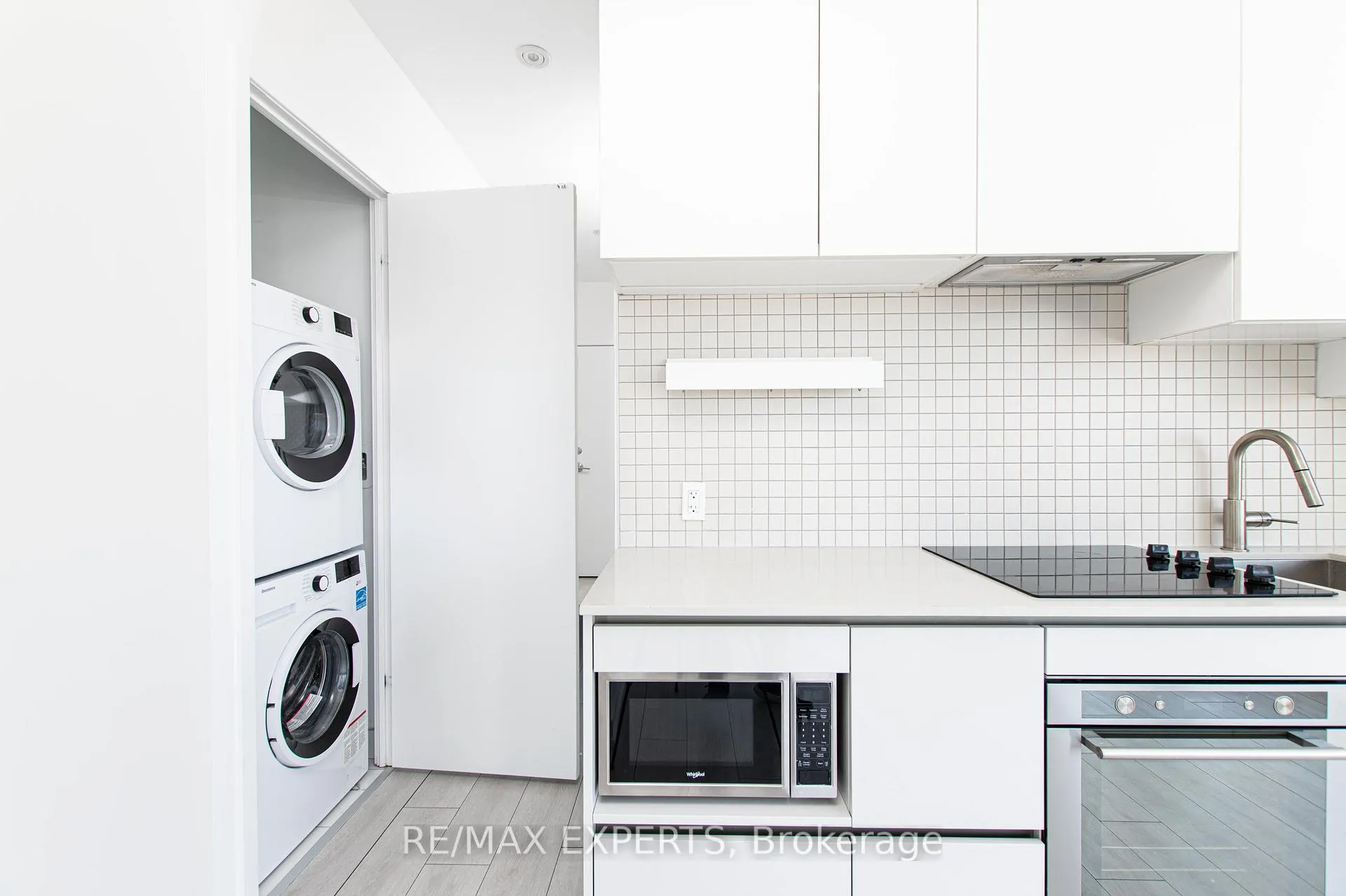 Photo 39 of Unit 901, 5 Buttermill Avenue, Vaughan, Concord — HOMEH