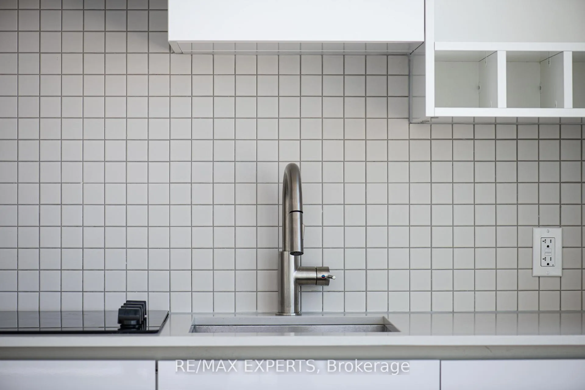 Photo 40 of Unit 901, 5 Buttermill Avenue, Vaughan, Concord — HOMEH
