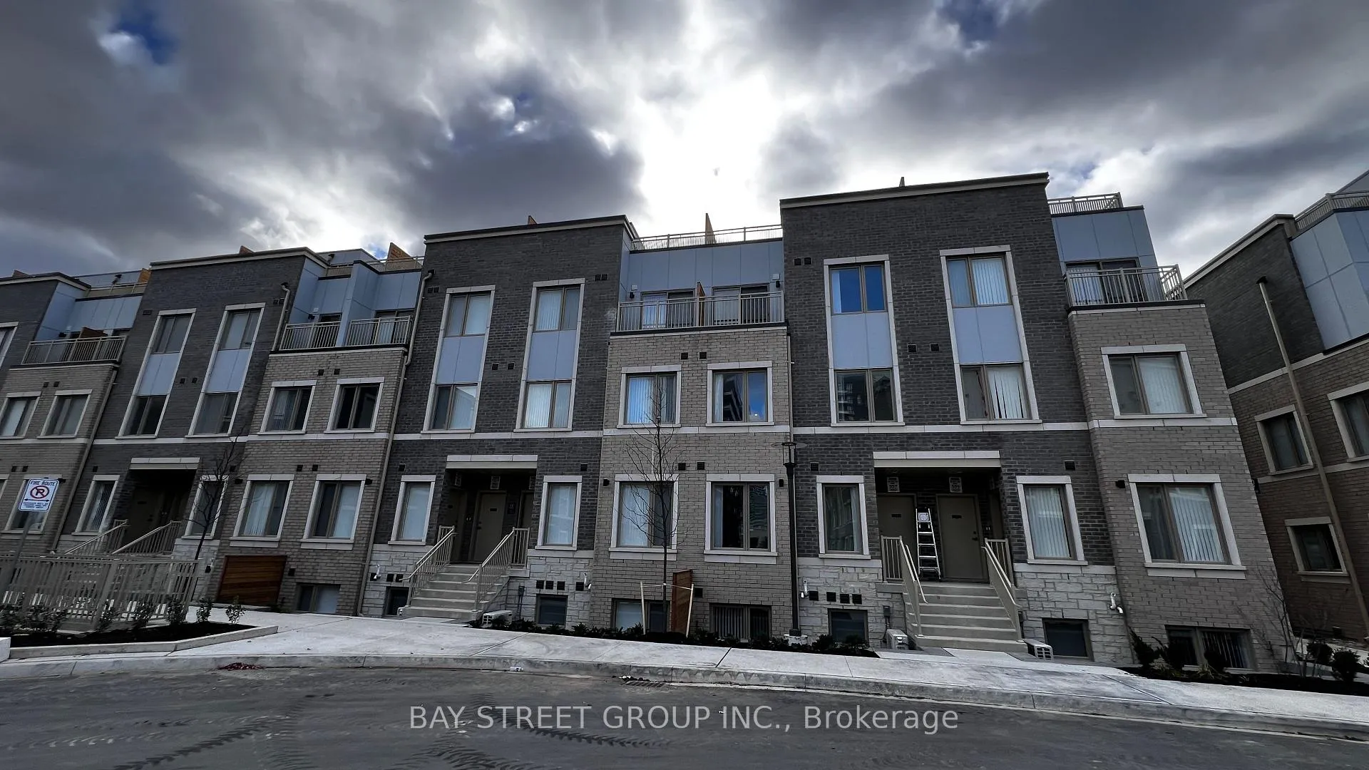 Photo 1 of Unit TH 355, 100 Honeycrisp Crescent, Vaughan, Vaughan Corporate Centre — HOMEH