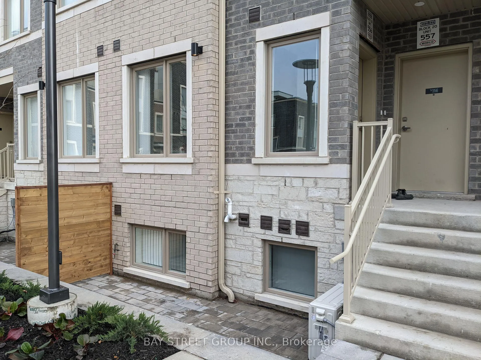 Photo 2 of Unit TH 355, 100 Honeycrisp Crescent, Vaughan, Vaughan Corporate Centre — HOMEH