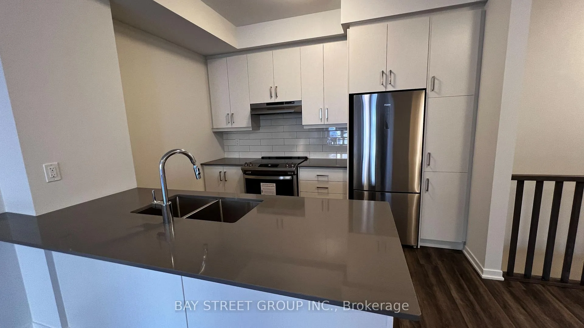 Photo 4 of Unit TH 355, 100 Honeycrisp Crescent, Vaughan, Vaughan Corporate Centre — HOMEH