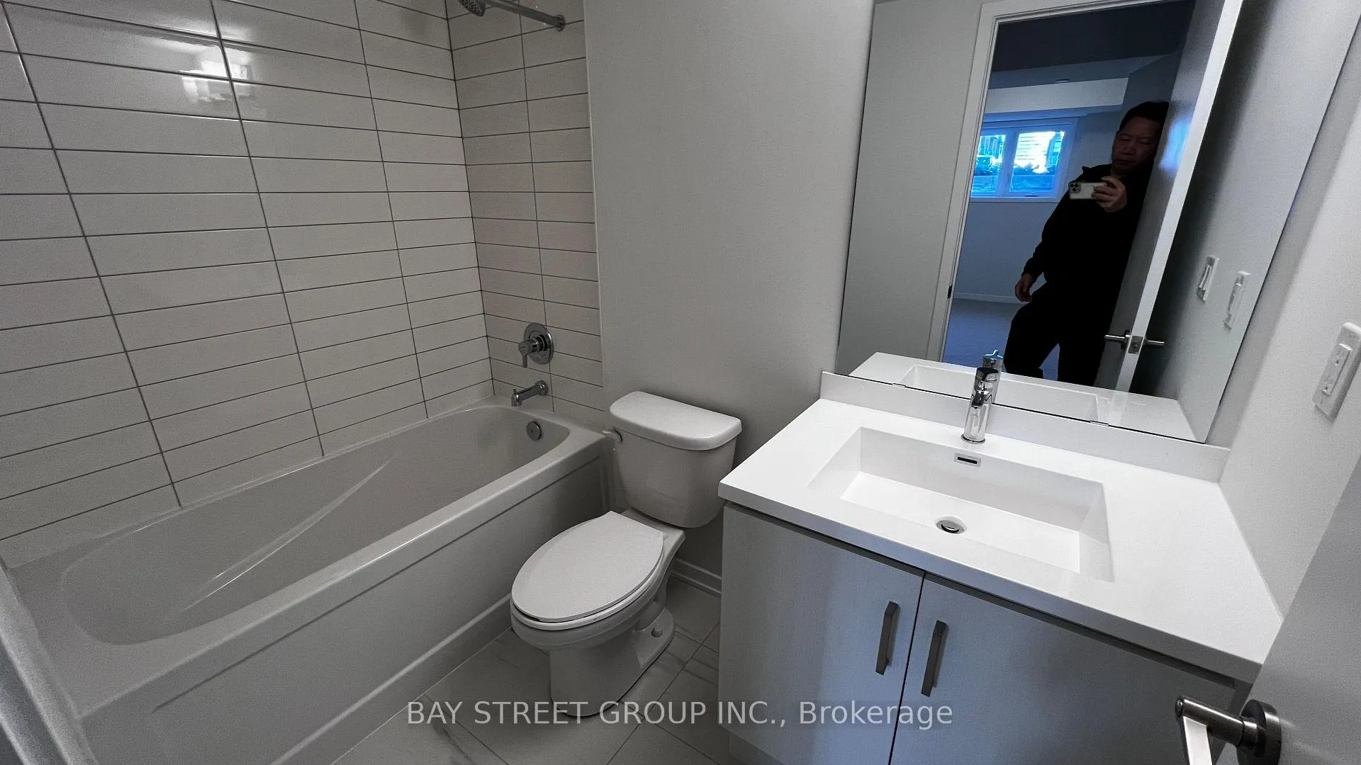 Photo 10 of Unit TH 355, 100 Honeycrisp Crescent, Vaughan, Vaughan Corporate Centre — HOMEH