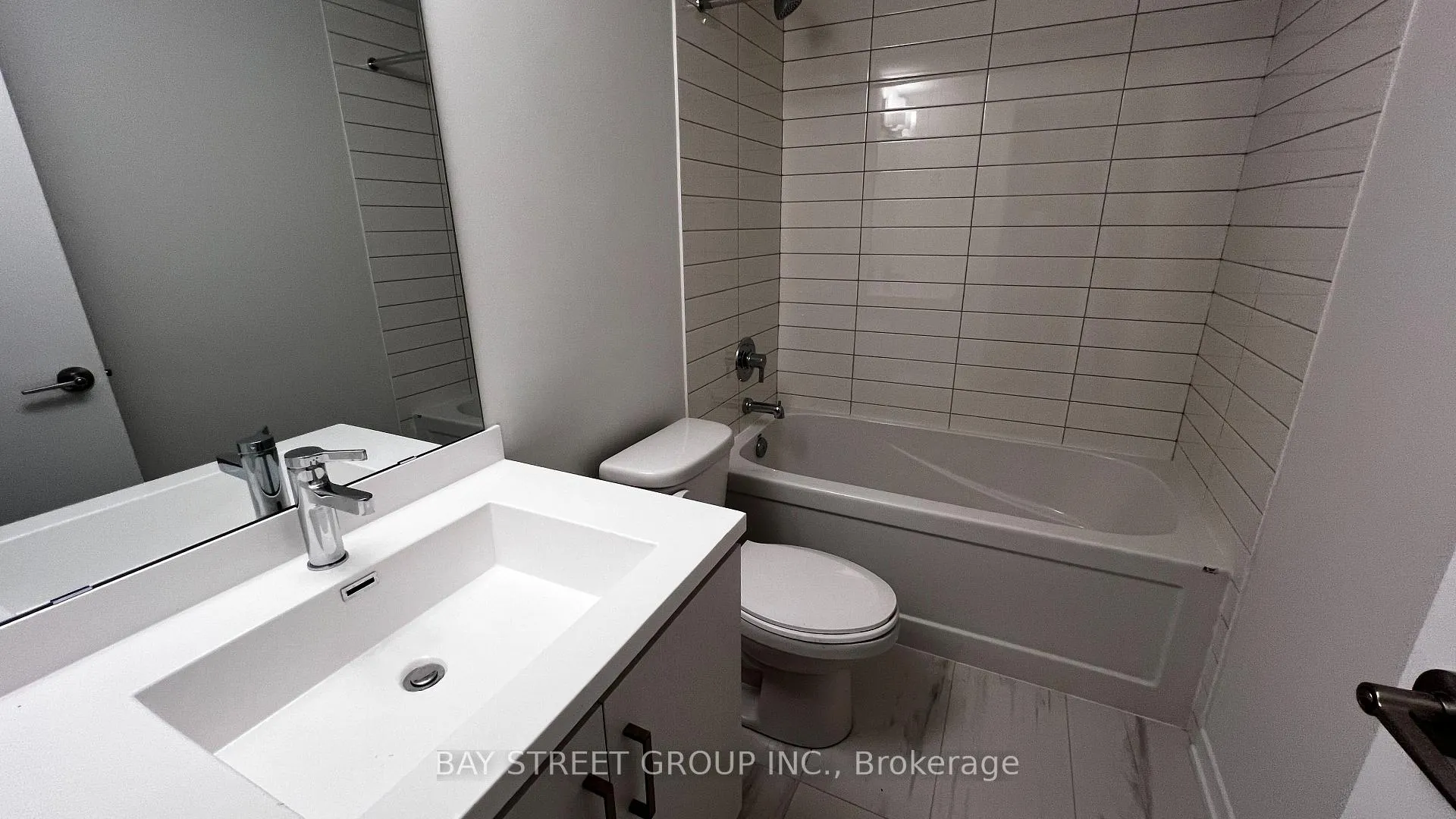 Photo 12 of Unit TH 355, 100 Honeycrisp Crescent, Vaughan, Vaughan Corporate Centre — HOMEH