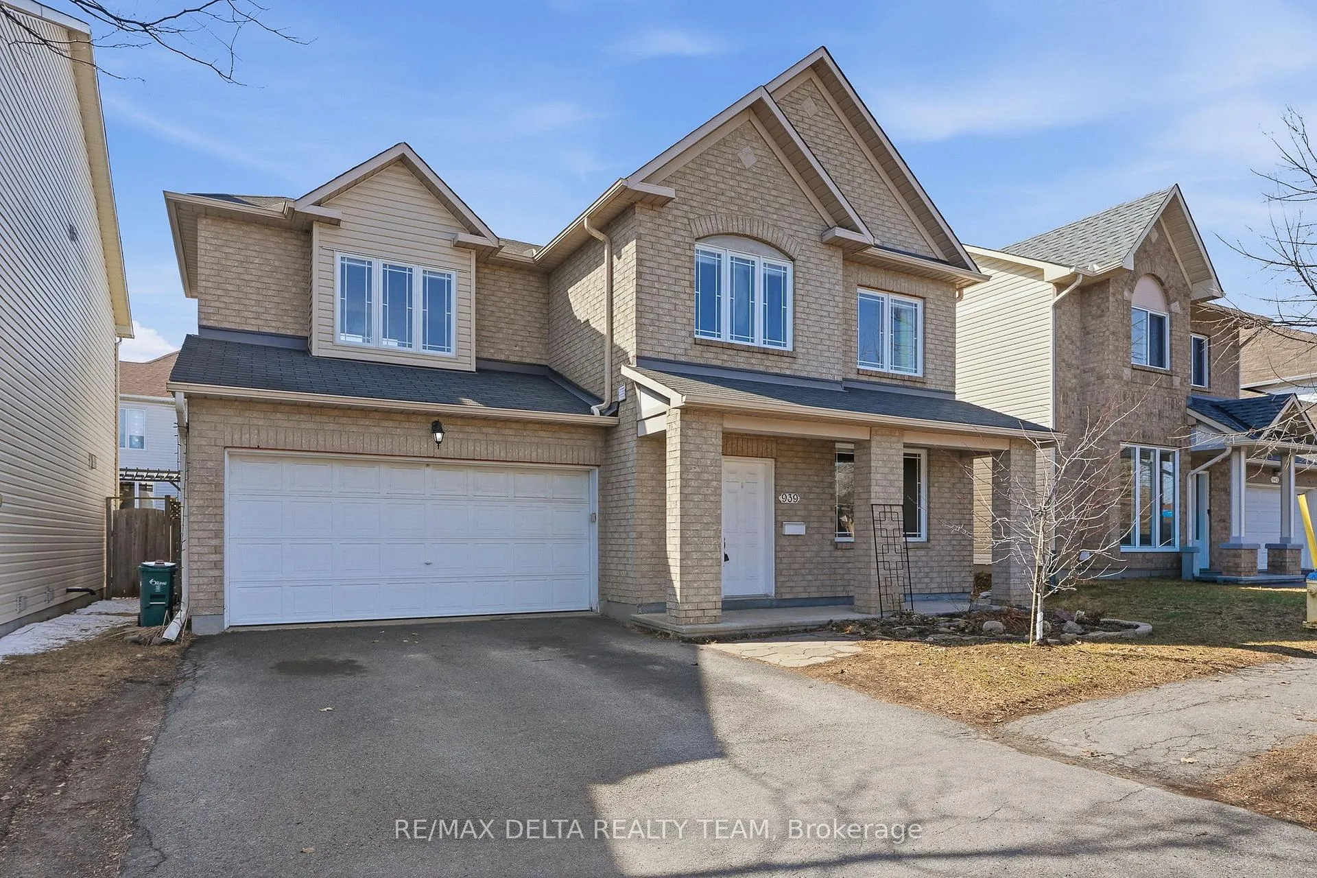 Front of 939 Cahill Drive W