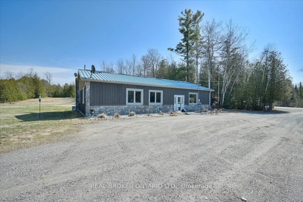 Photo 2 of 4589 Watson Road N, Puslinch, Rural Puslinch East — HOMEH