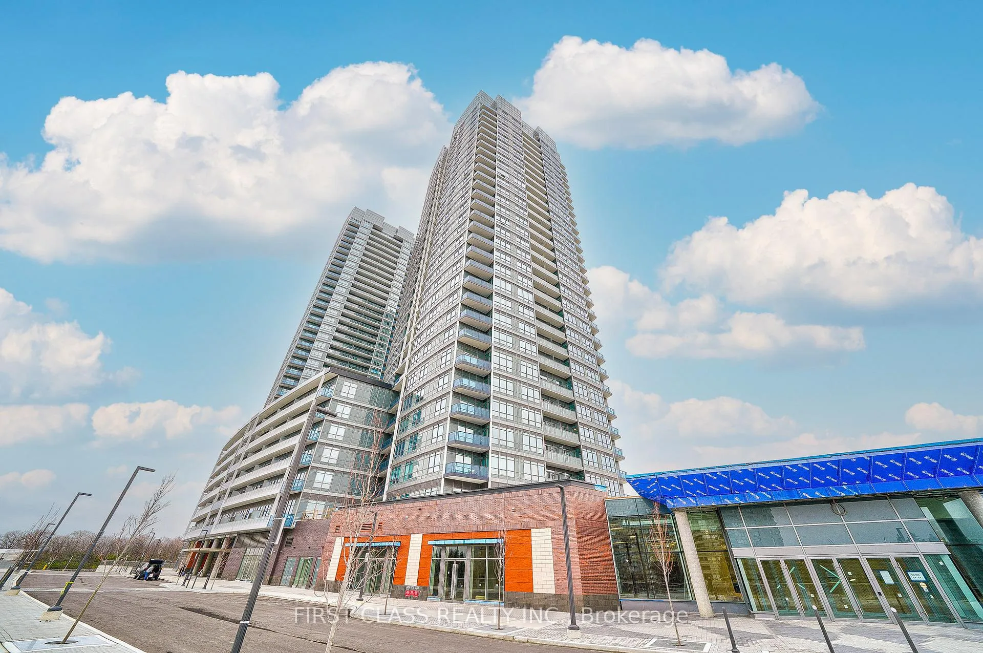 Photo 2 of Unit 1811B, 50 Upper Mall Way, Vaughan, Brownridge — HOMEH