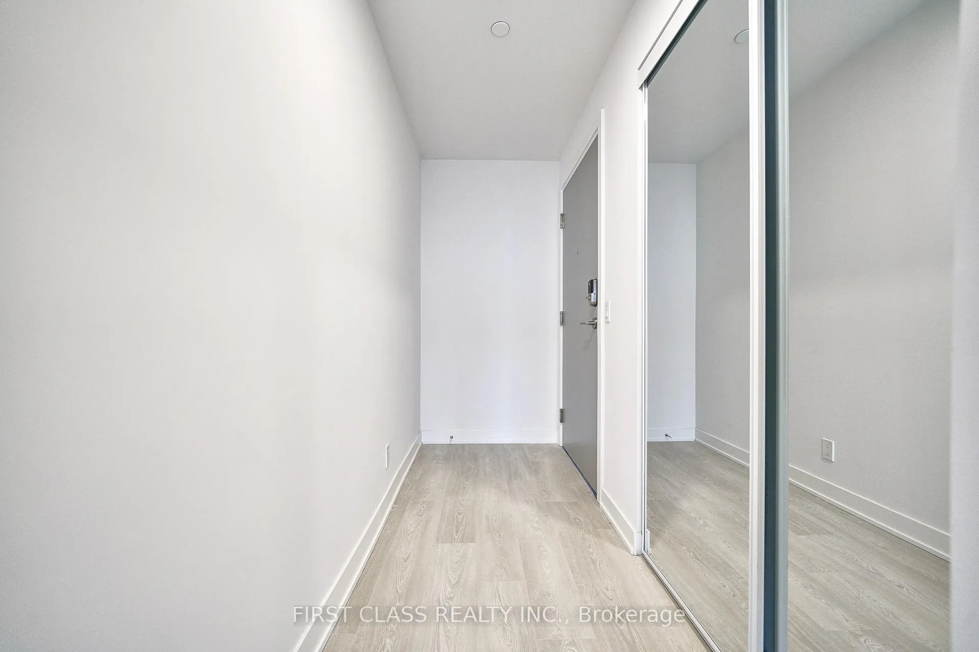 Photo 3 of Unit 1811B, 50 Upper Mall Way, Vaughan, Brownridge — HOMEH