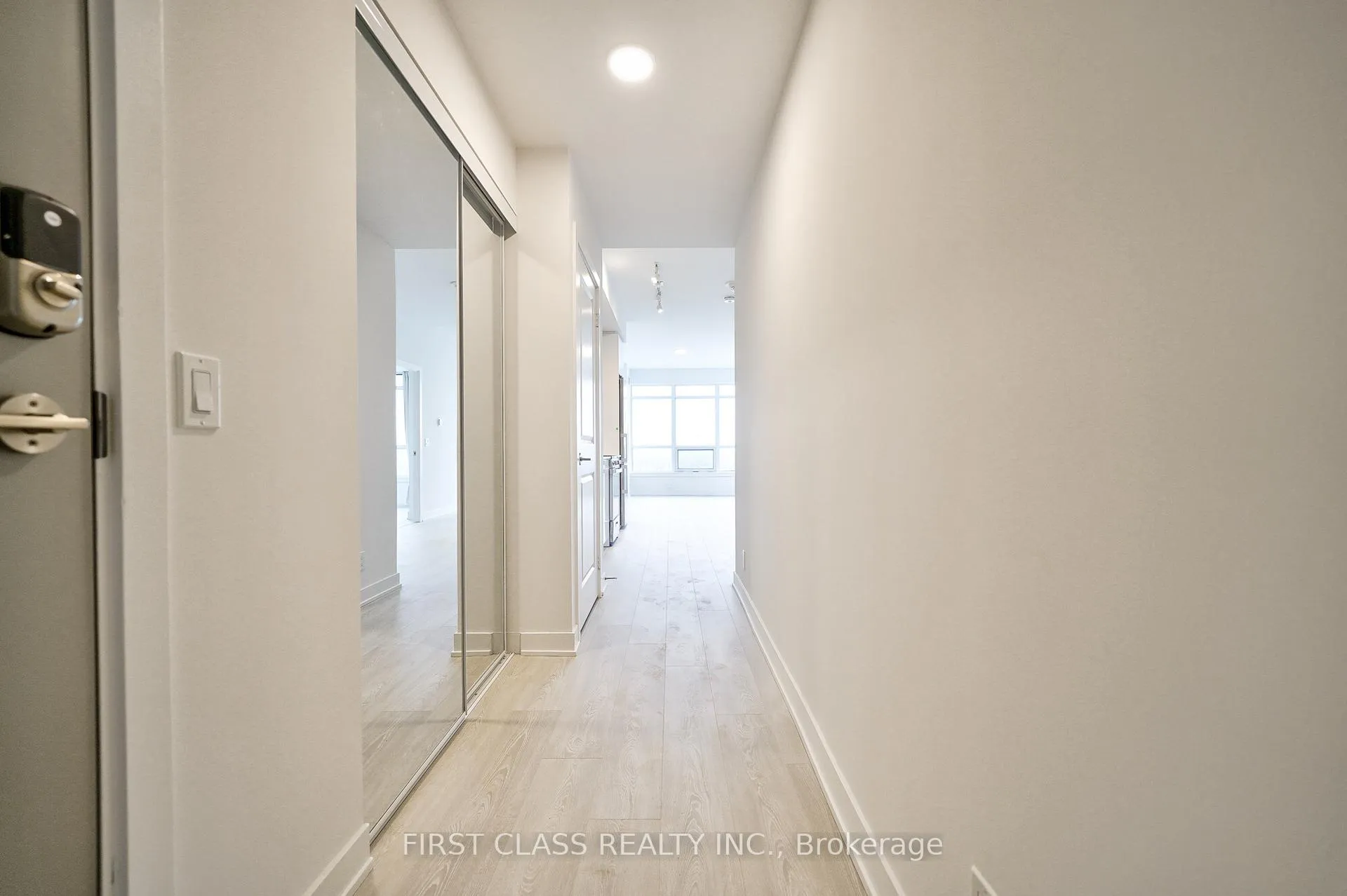 Photo 4 of Unit 1811B, 50 Upper Mall Way, Vaughan, Brownridge — HOMEH