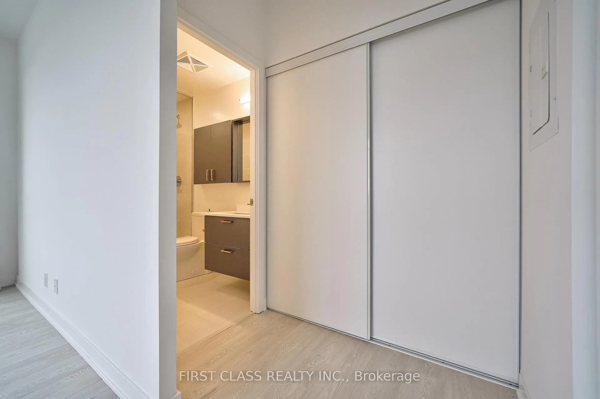 Photo 23 of Unit 1811B, 50 Upper Mall Way, Vaughan, Brownridge — HOMEH