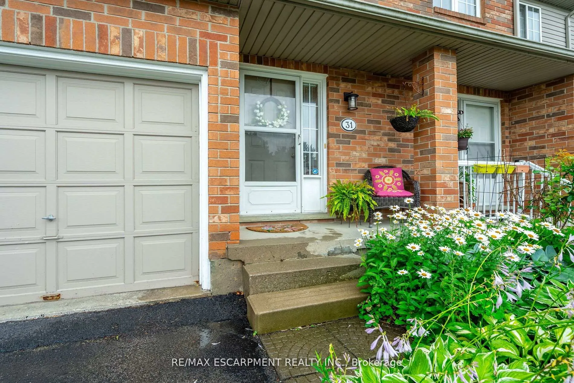 Photo 2 of Unit 31, 10 Cadham Boulevard, Hamilton, Broughton — HOMEH