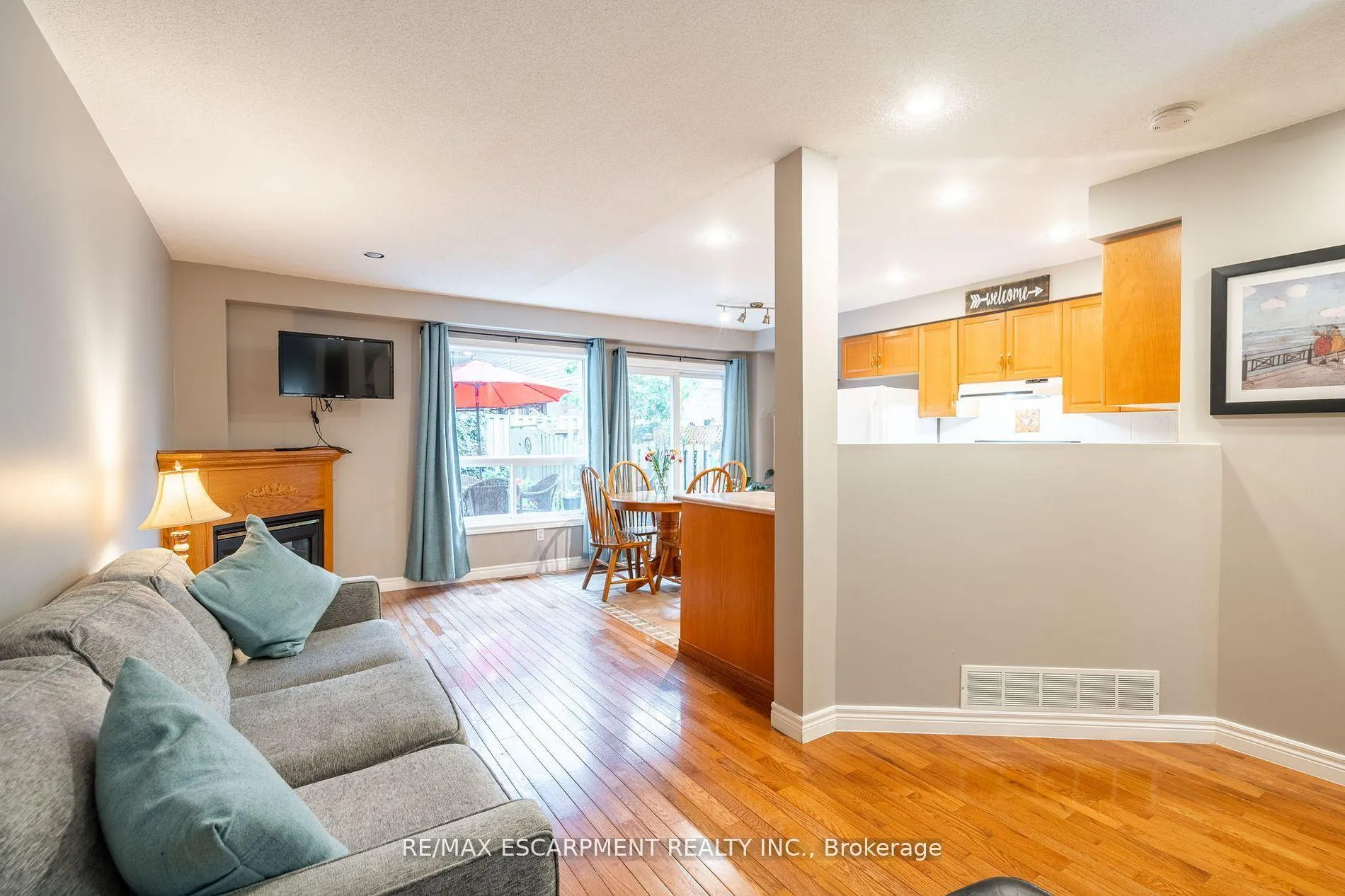 Photo 3 of Unit 31, 10 Cadham Boulevard, Hamilton, Broughton — HOMEH