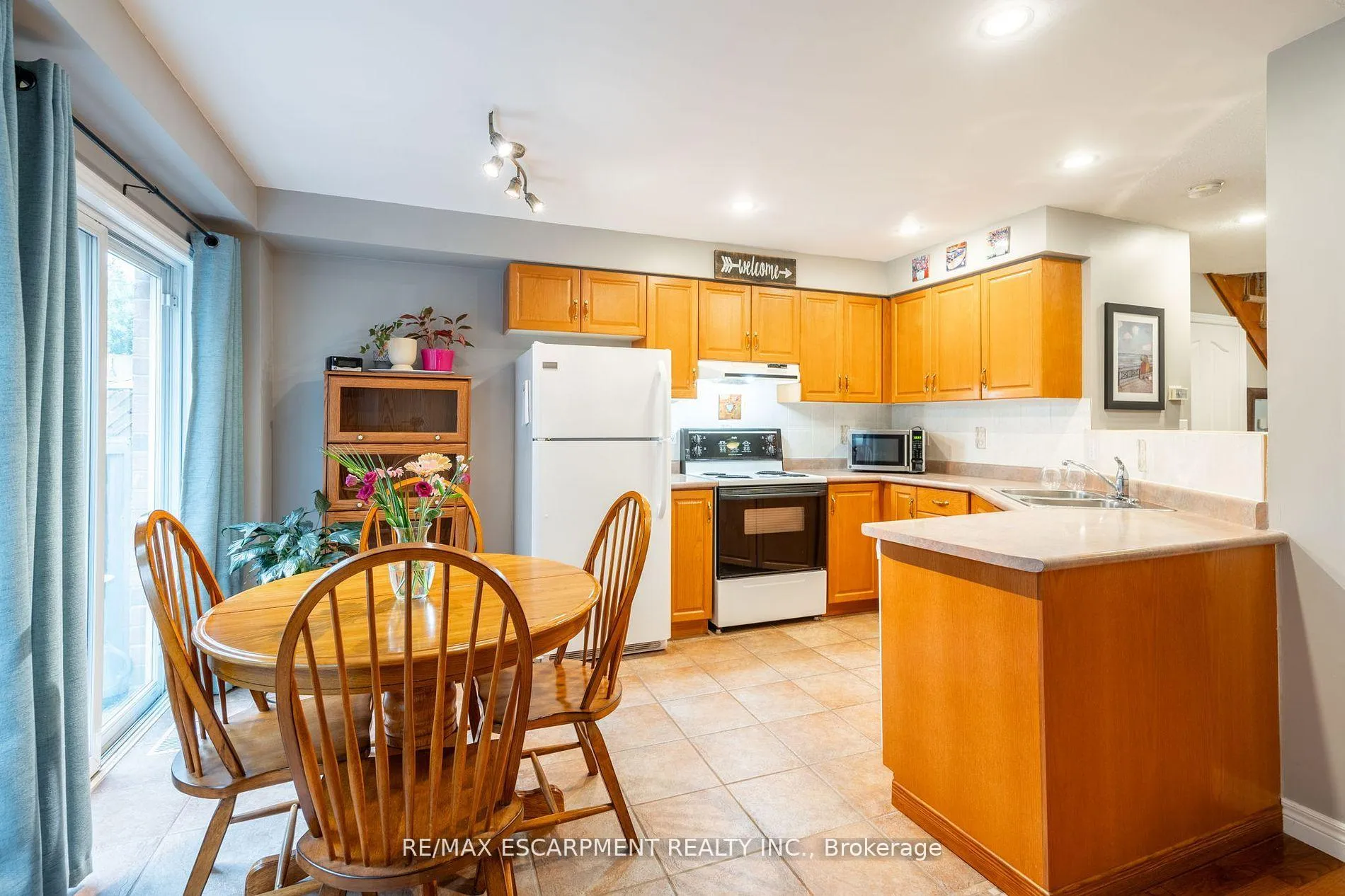 Photo 4 of Unit 31, 10 Cadham Boulevard, Hamilton, Broughton — HOMEH