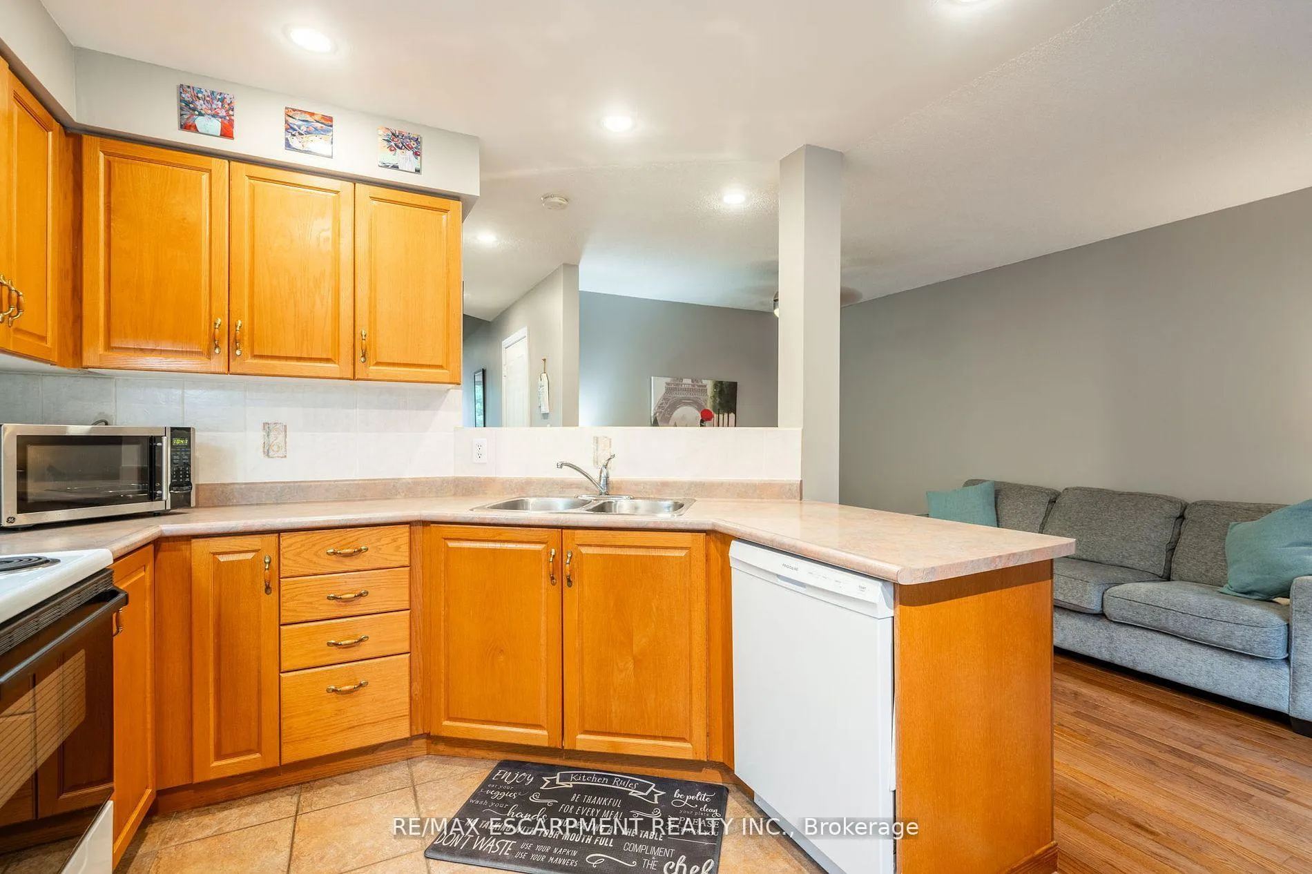 Photo 8 of Unit 31, 10 Cadham Boulevard, Hamilton, Broughton — HOMEH