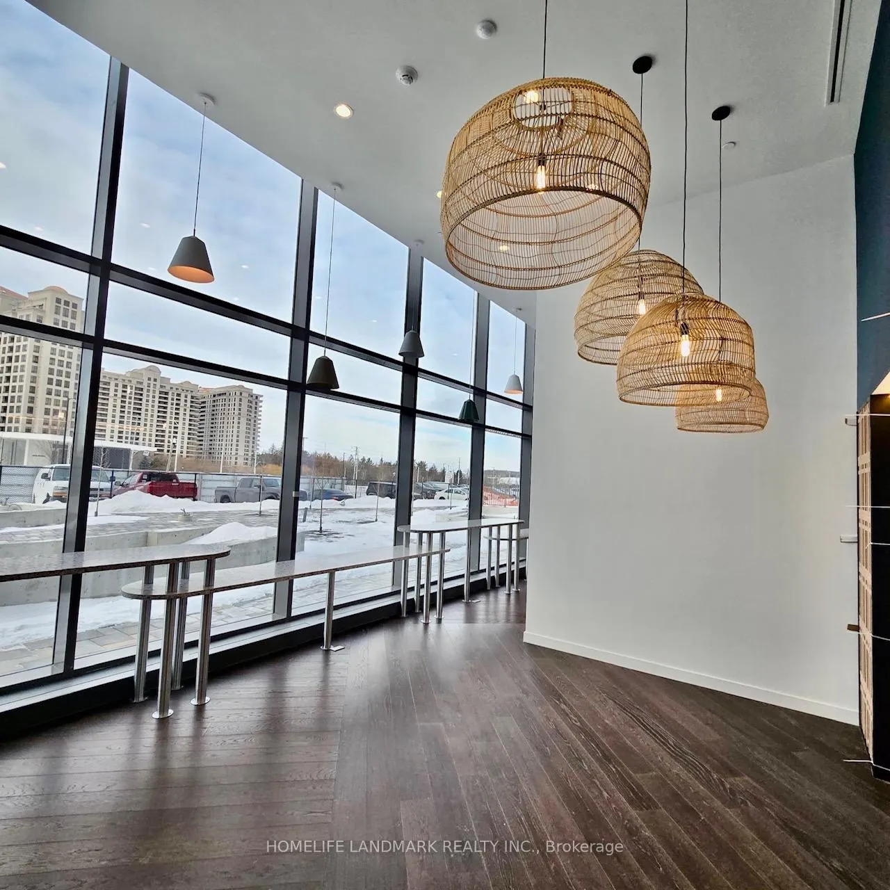 Photo 3 of Unit 525, 498 Caldari Road, Vaughan, Concord — HOMEH