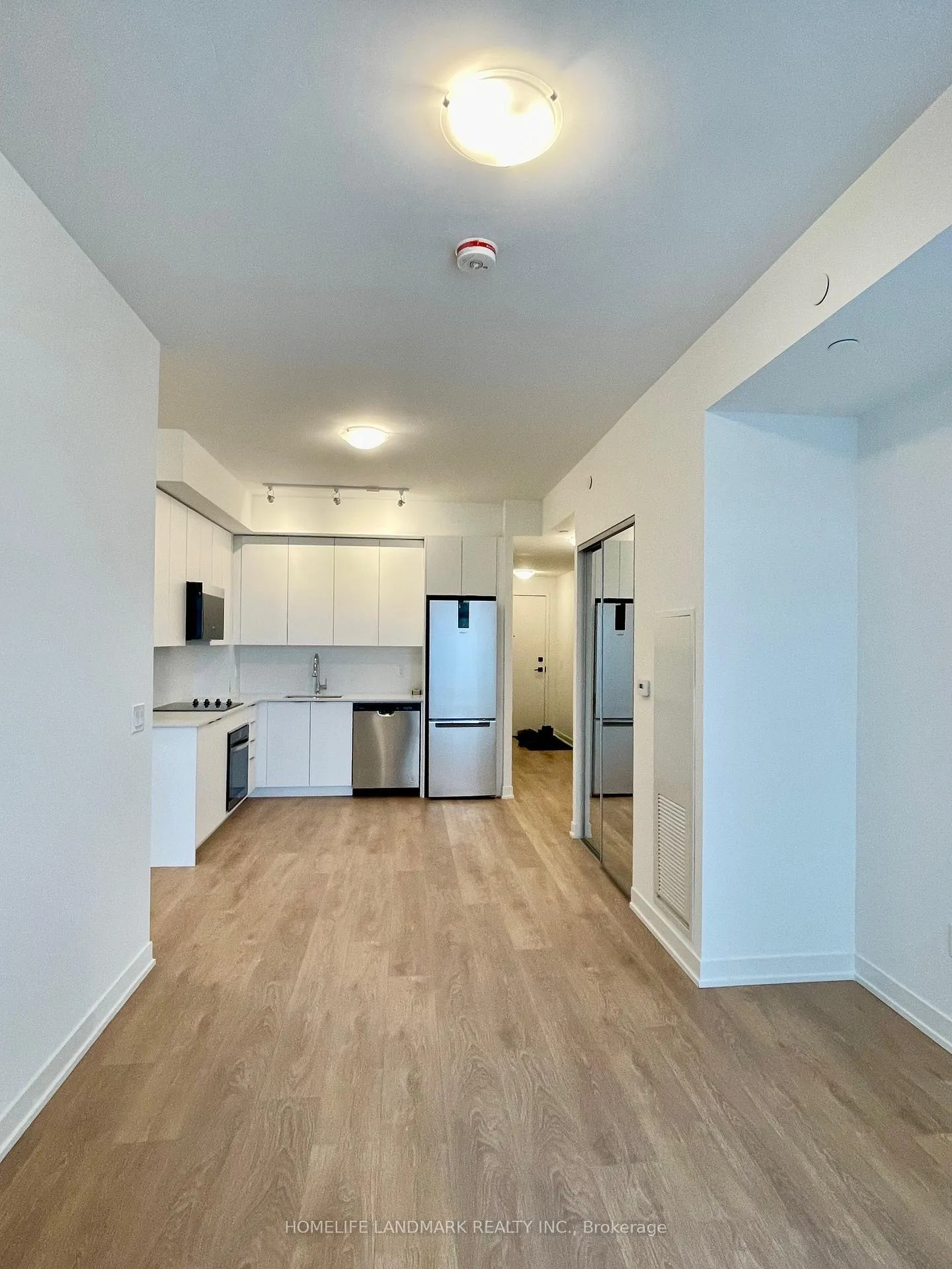 Photo 5 of Unit 525, 498 Caldari Road, Vaughan, Concord — HOMEH