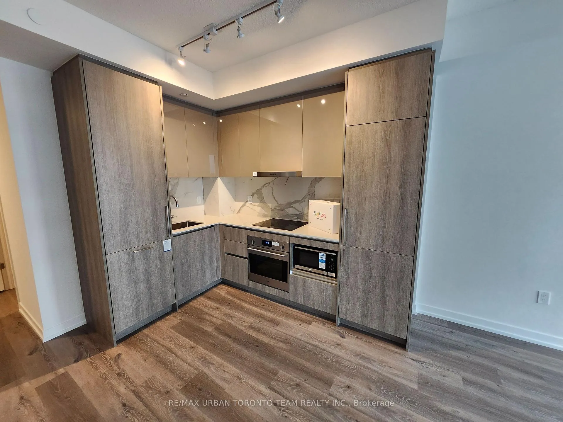 Photo 4 of Unit 2901, 225 Commerce Street, Vaughan, Vaughan Corporate Centre — HOMEH