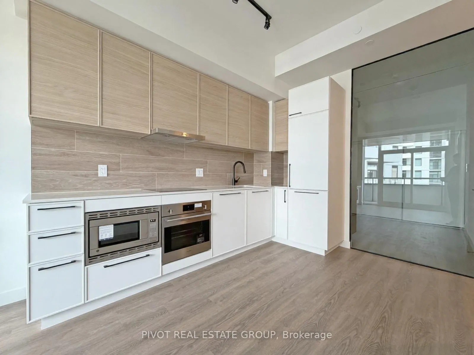 Photo 2 of Unit 828, 1050 Eastern Avenue, Toronto, The Beaches — HOMEH